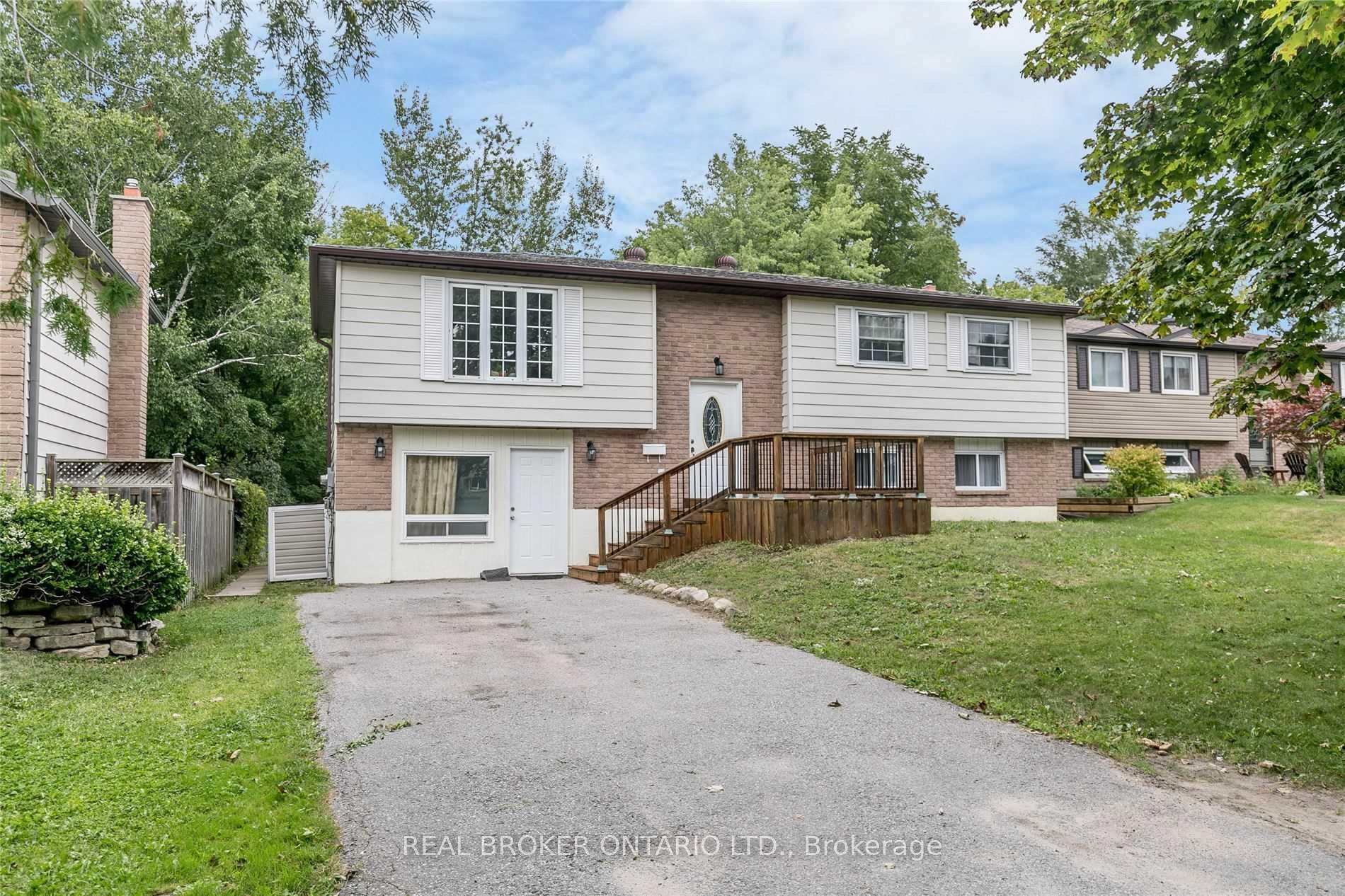 Photo of Unit Upper, 18 Chippawa Court