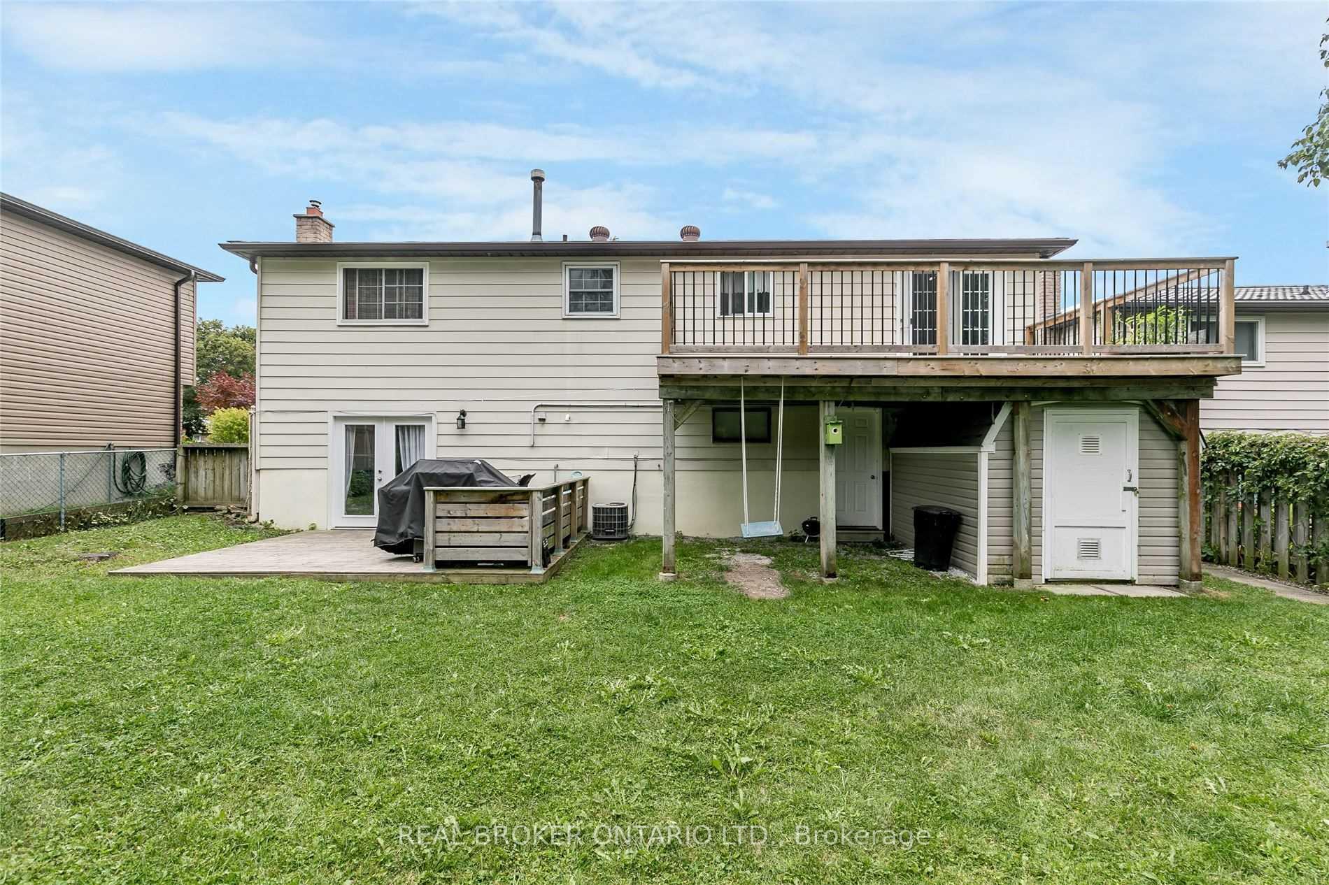 Photo 2 of Unit Upper, 18 Chippawa Court, Barrie, North Shore — HOMEH