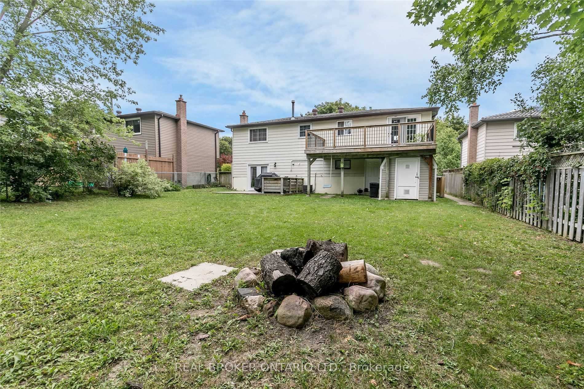 Photo 3 of Unit Upper, 18 Chippawa Court, Barrie, North Shore — HOMEH