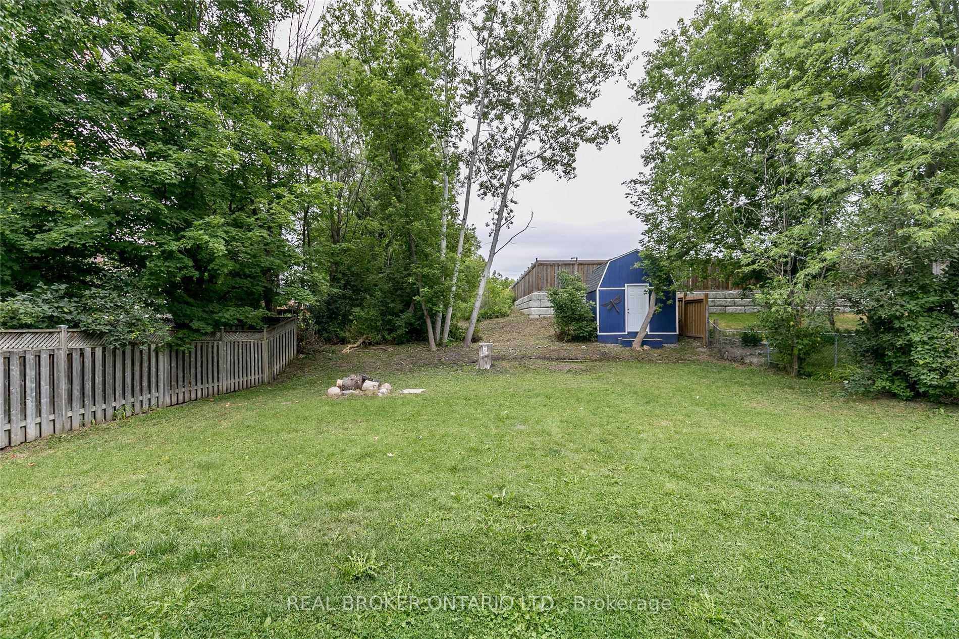 Photo 5 of Unit Upper, 18 Chippawa Court, Barrie, North Shore — HOMEH