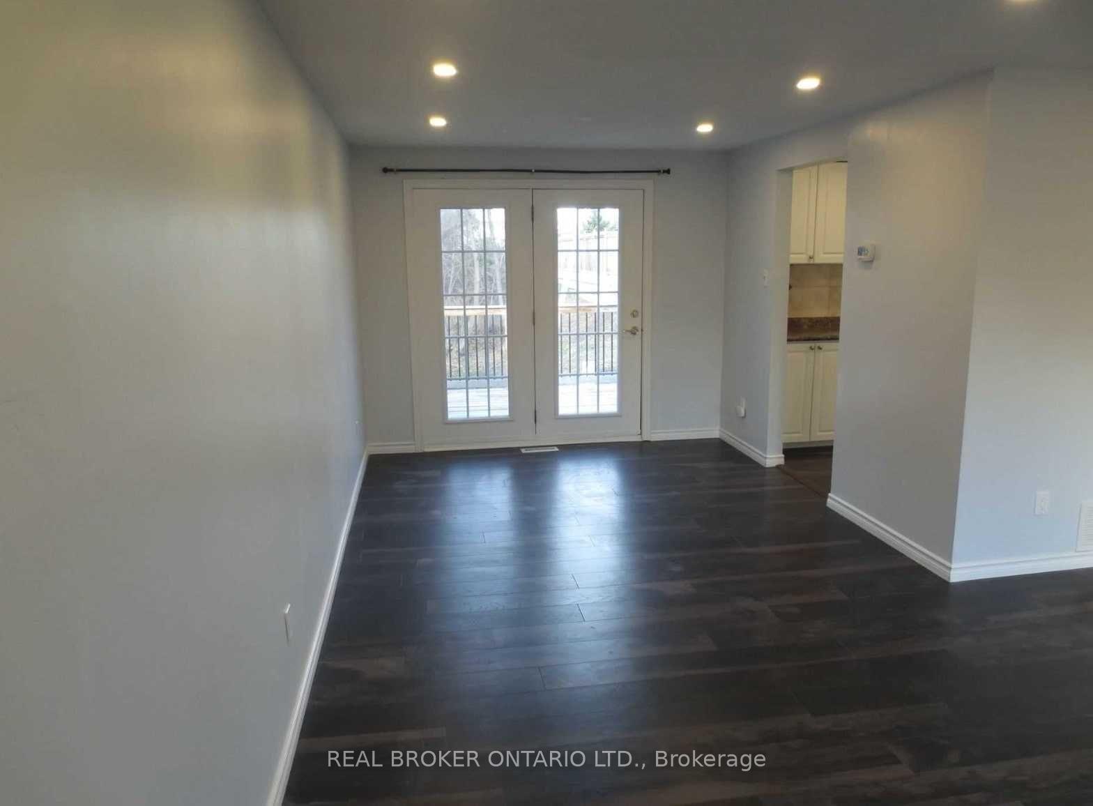 Photo 10 of Unit Upper, 18 Chippawa Court, Barrie, North Shore — HOMEH