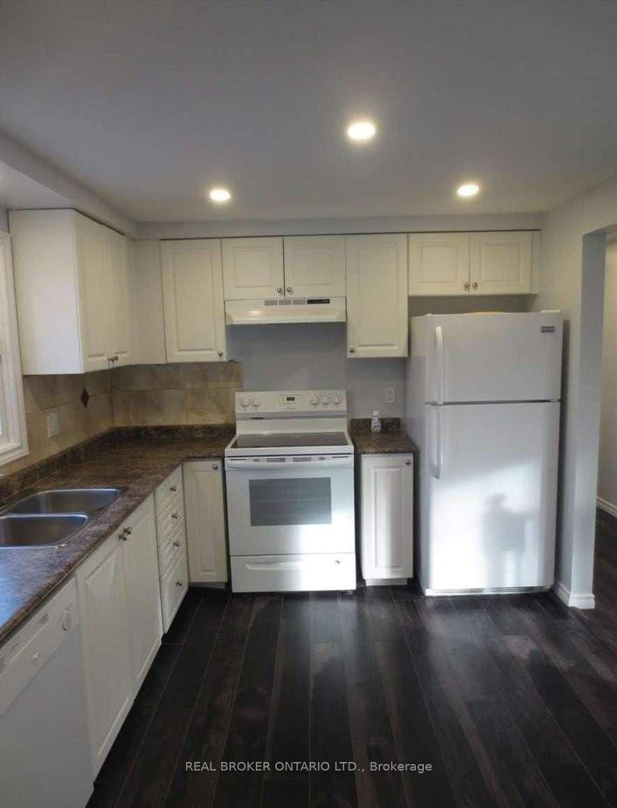Photo 12 of Unit Upper, 18 Chippawa Court, Barrie, North Shore — HOMEH