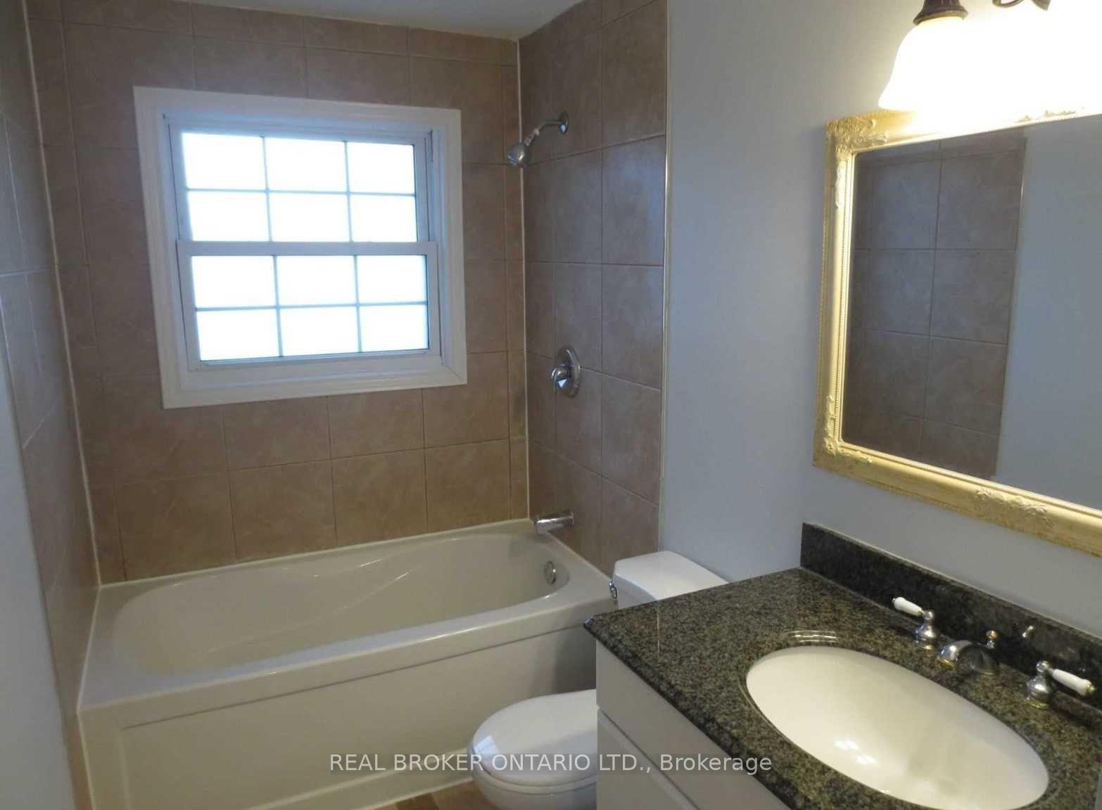 Photo 16 of Unit Upper, 18 Chippawa Court, Barrie, North Shore — HOMEH