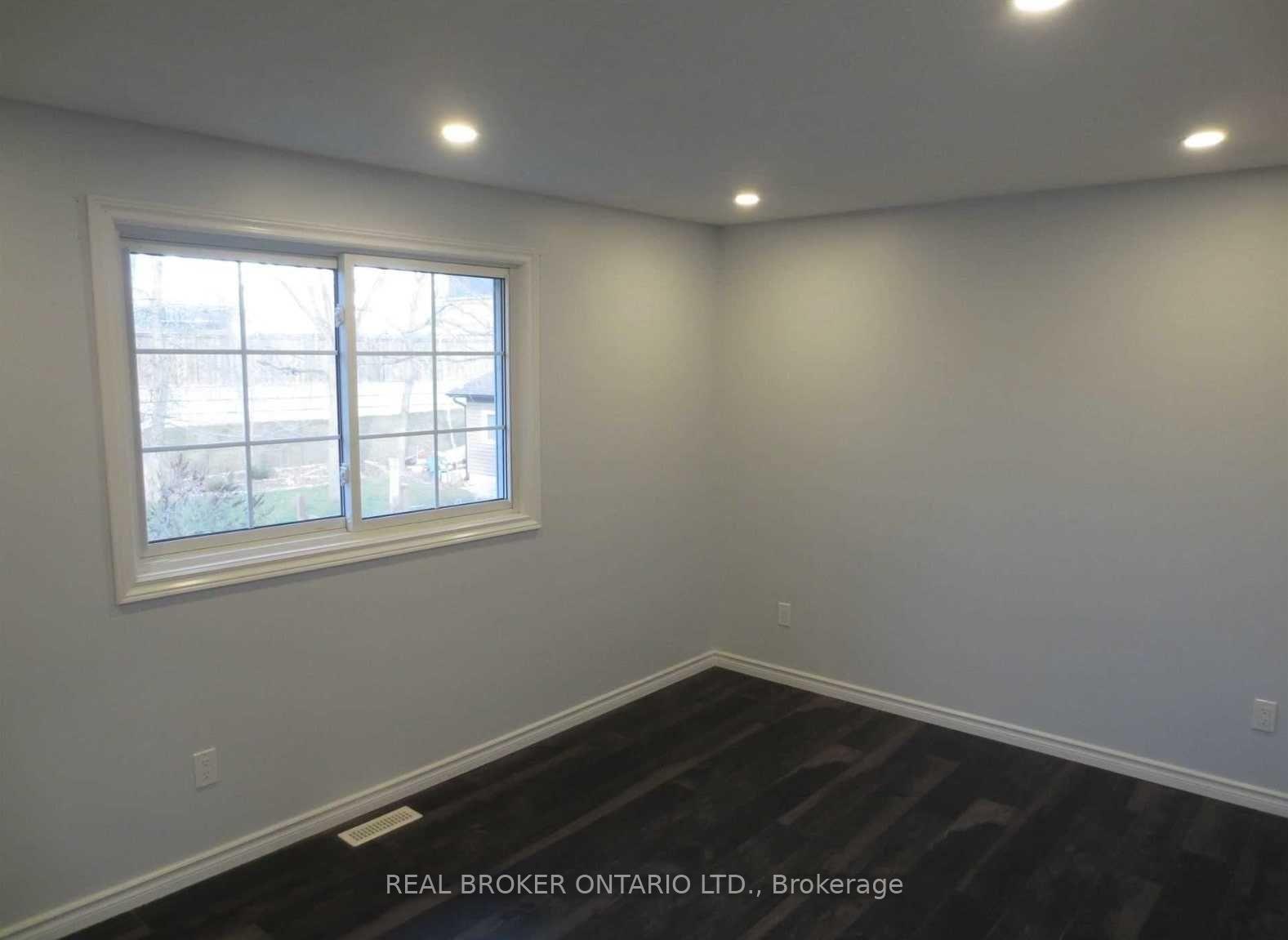 Photo 18 of Unit Upper, 18 Chippawa Court, Barrie, North Shore — HOMEH