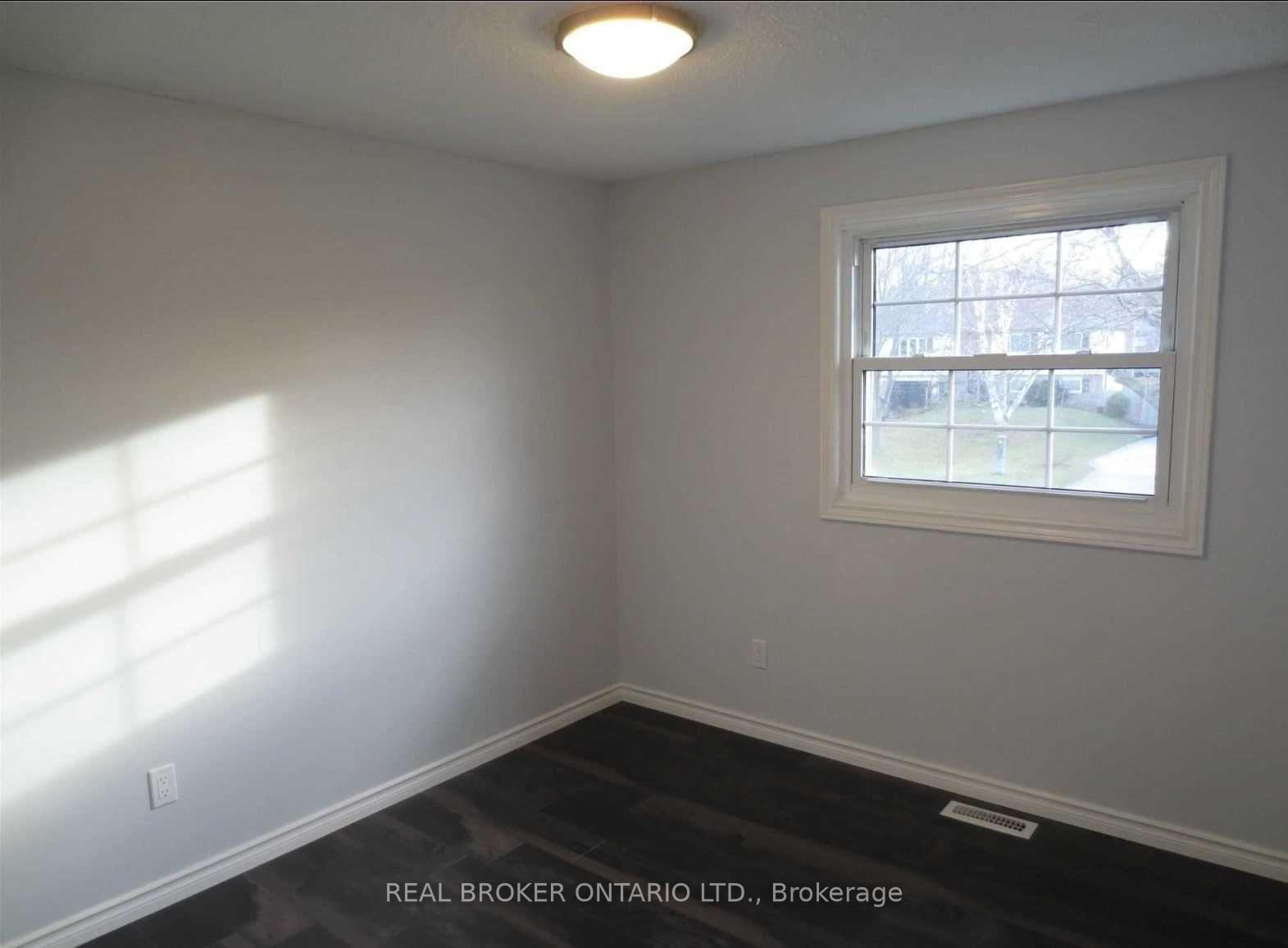 Photo 20 of Unit Upper, 18 Chippawa Court, Barrie, North Shore — HOMEH