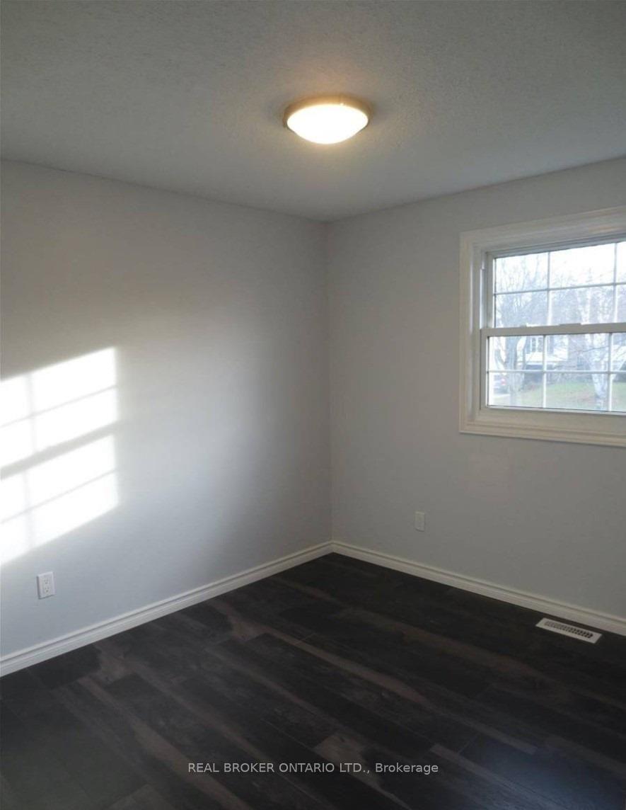 Photo 22 of Unit Upper, 18 Chippawa Court, Barrie, North Shore — HOMEH