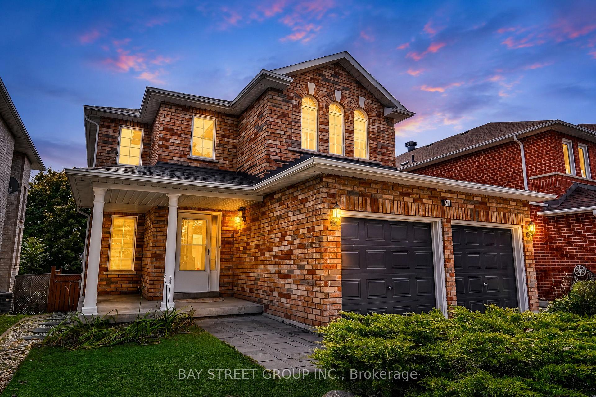 Photo 2 of 72 Purcell Crescent, Vaughan, Maple — HOMEH
