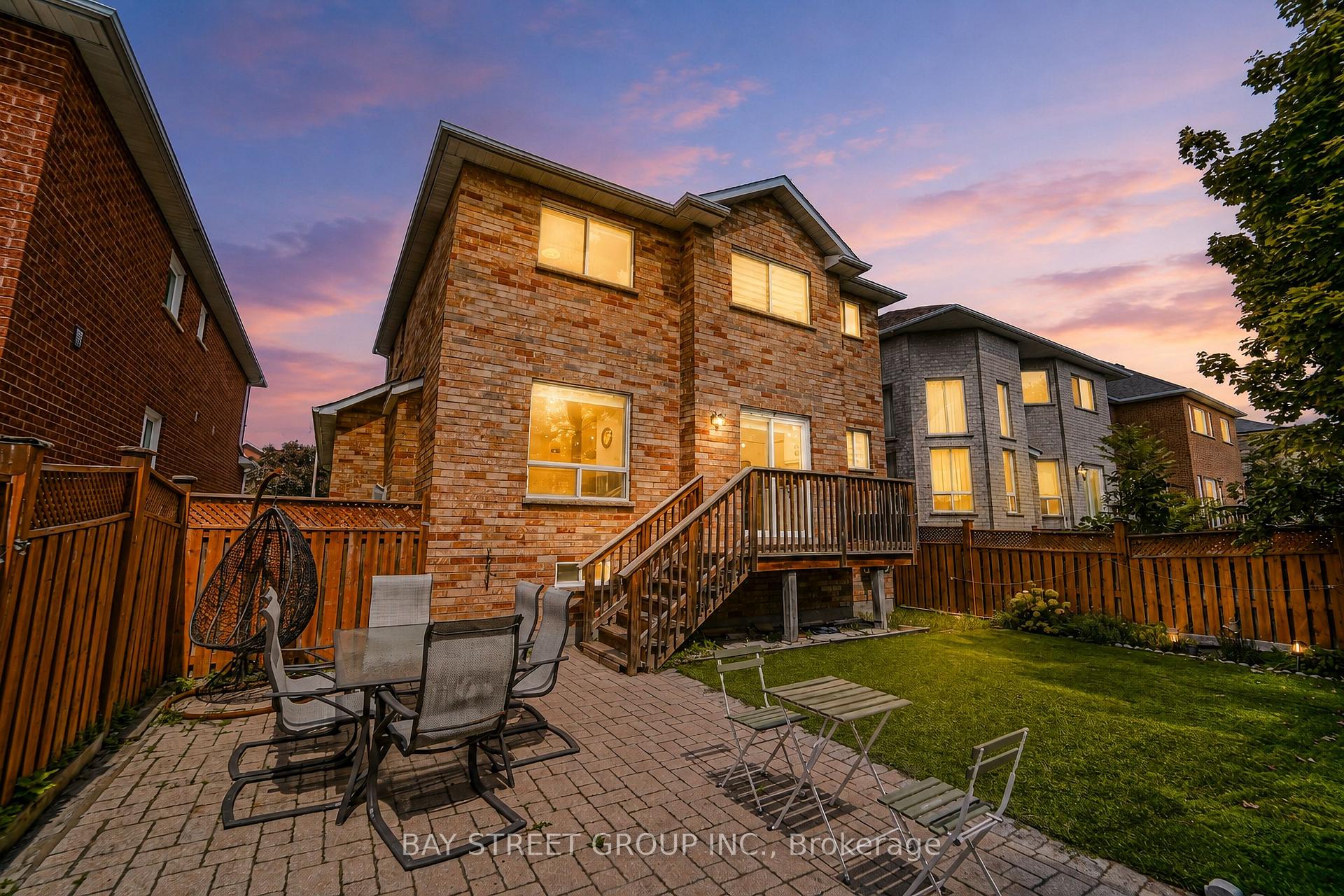 Photo 3 of 72 Purcell Crescent, Vaughan, Maple — HOMEH