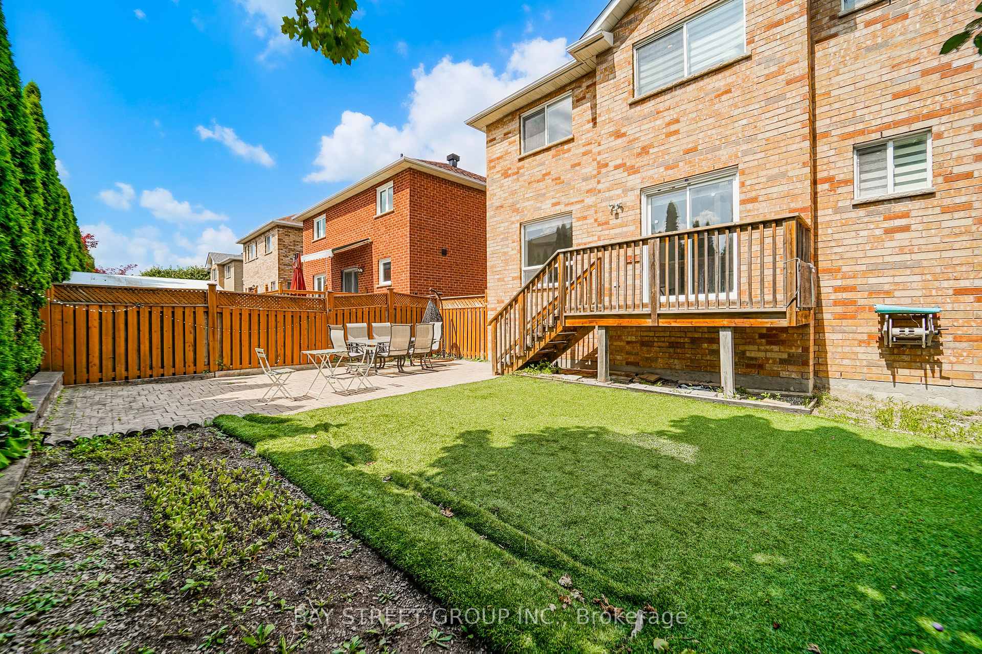 Photo 8 of 72 Purcell Crescent, Vaughan, Maple — HOMEH