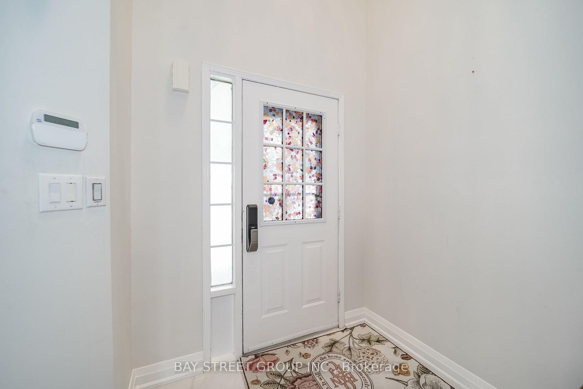 Photo 13 of 72 Purcell Crescent, Vaughan, Maple — HOMEH