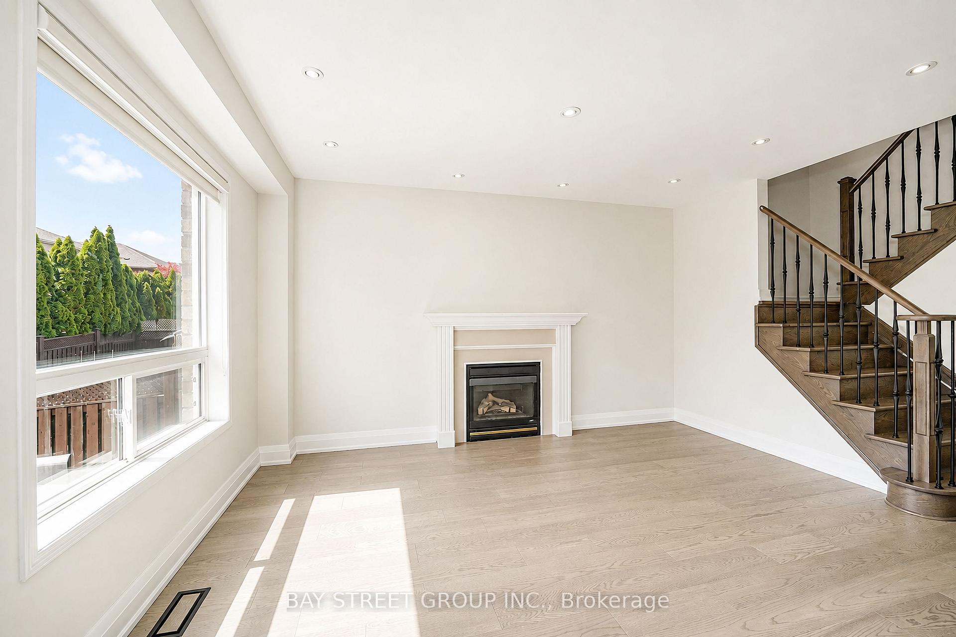 Photo 17 of 72 Purcell Crescent, Vaughan, Maple — HOMEH