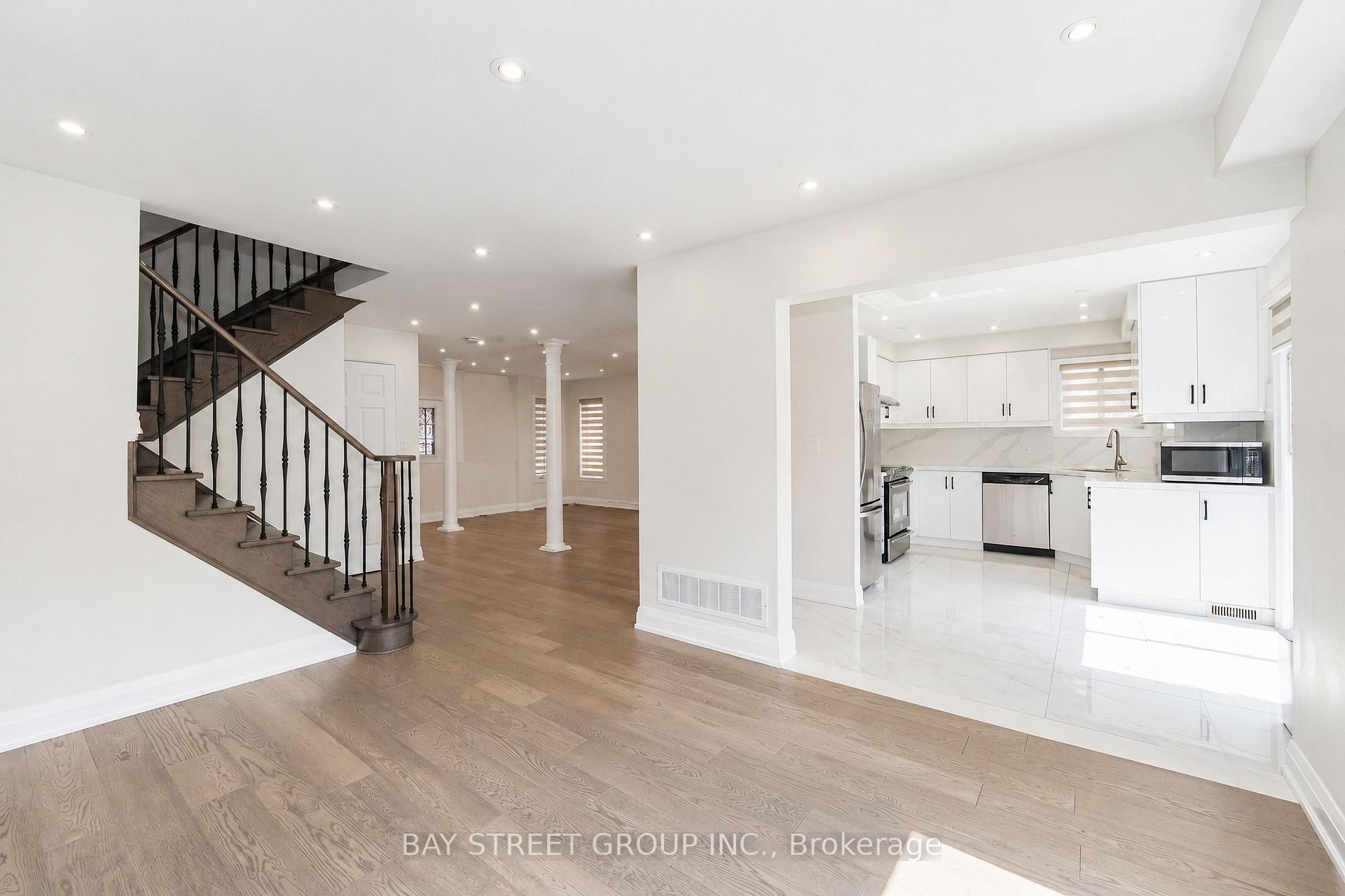 Photo 19 of 72 Purcell Crescent, Vaughan, Maple — HOMEH