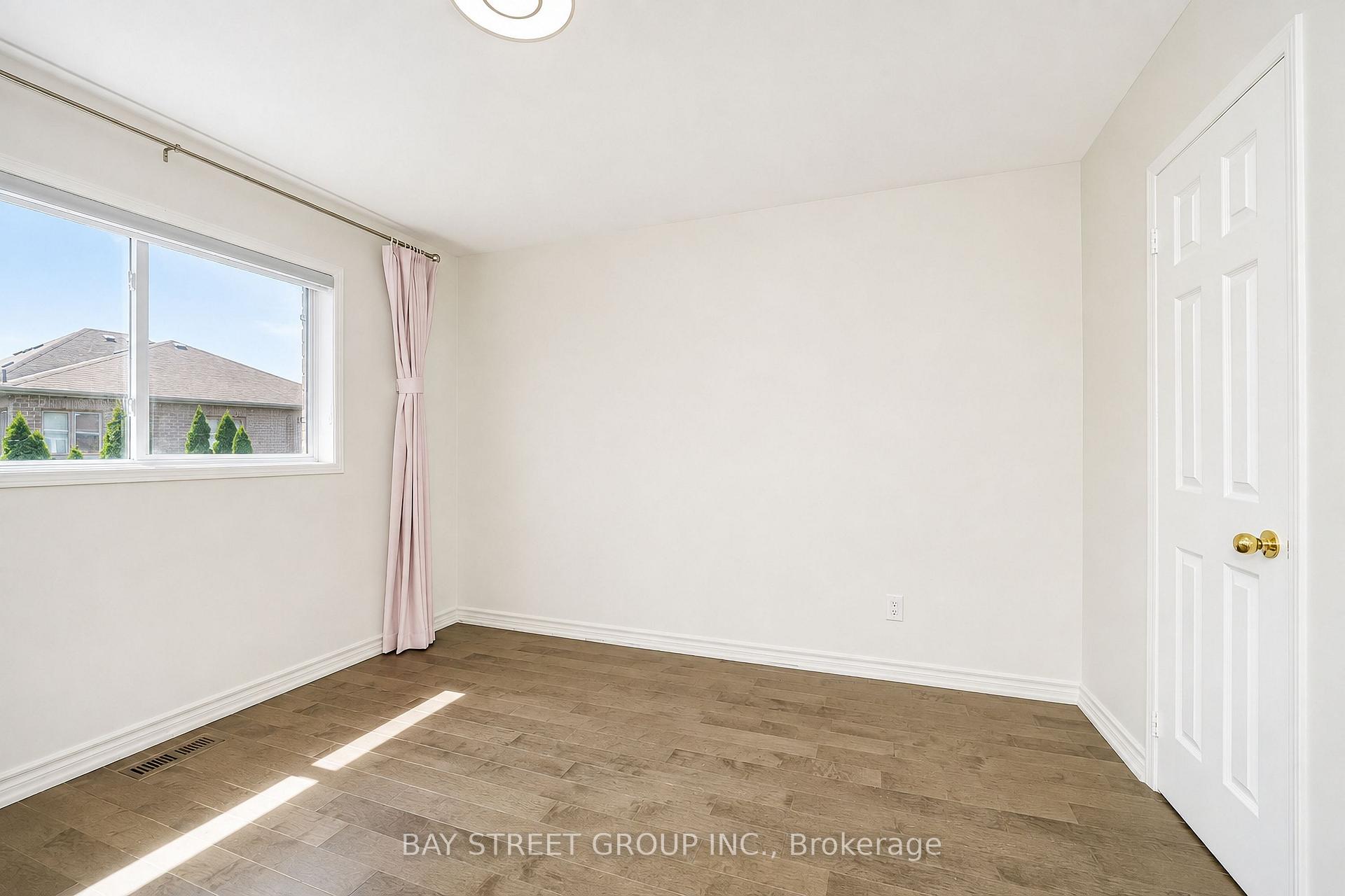 Photo 30 of 72 Purcell Crescent, Vaughan, Maple — HOMEH
