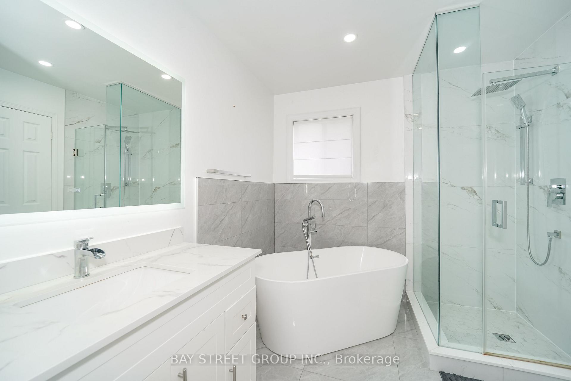 Photo 35 of 72 Purcell Crescent, Vaughan, Maple — HOMEH