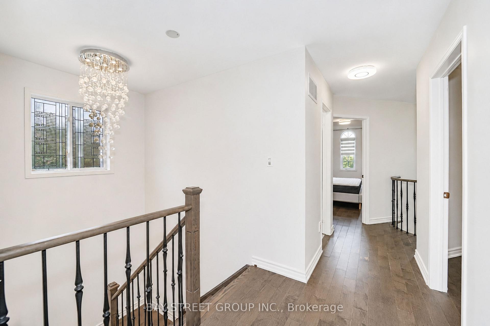 Photo 37 of 72 Purcell Crescent, Vaughan, Maple — HOMEH
