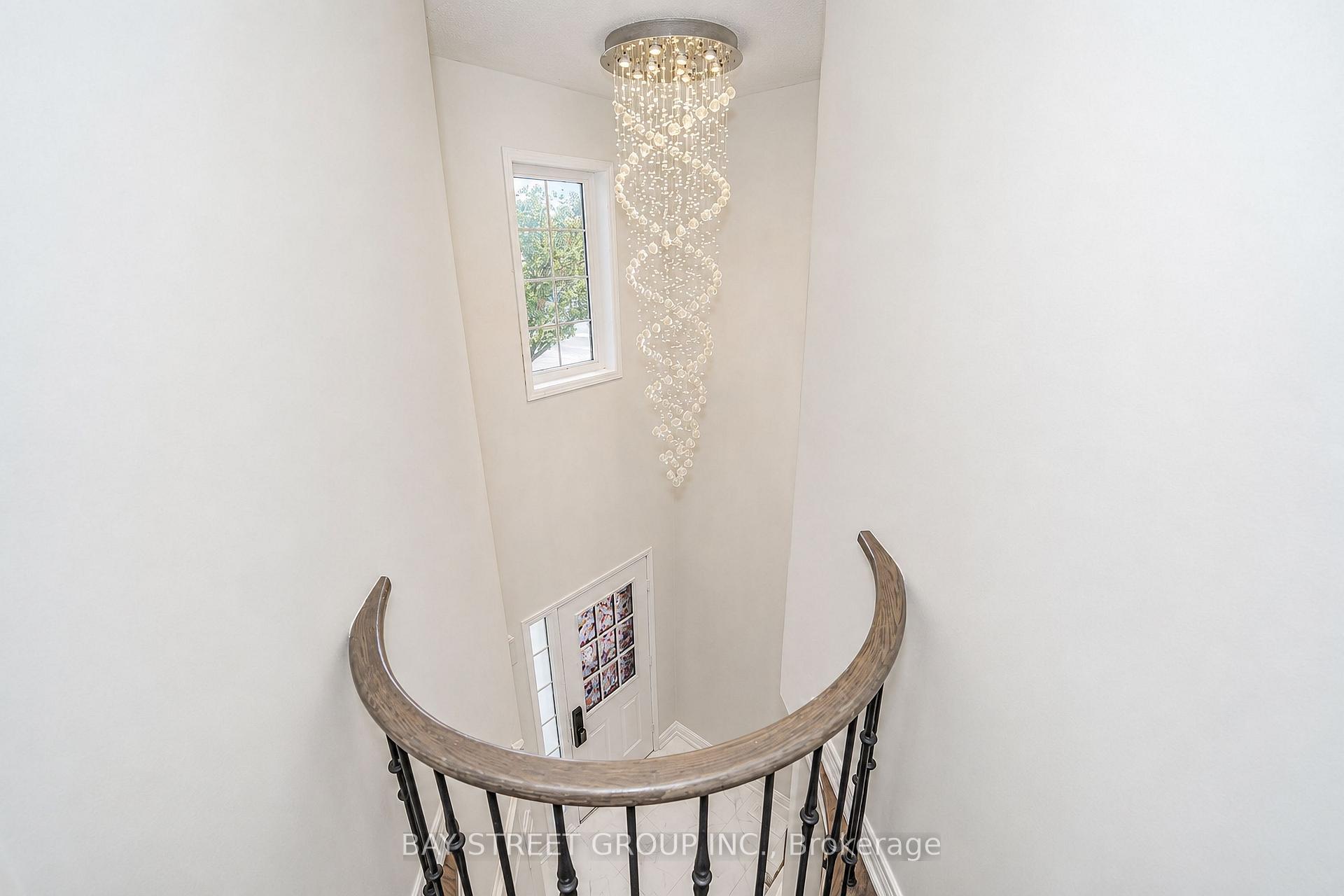 Photo 38 of 72 Purcell Crescent, Vaughan, Maple — HOMEH