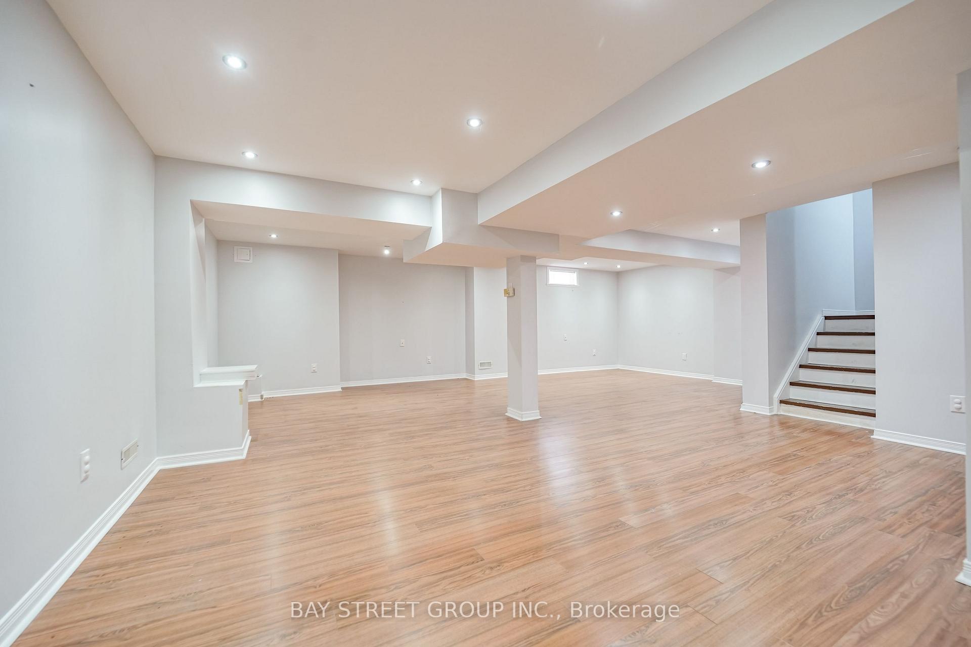 Photo 43 of 72 Purcell Crescent, Vaughan, Maple — HOMEH
