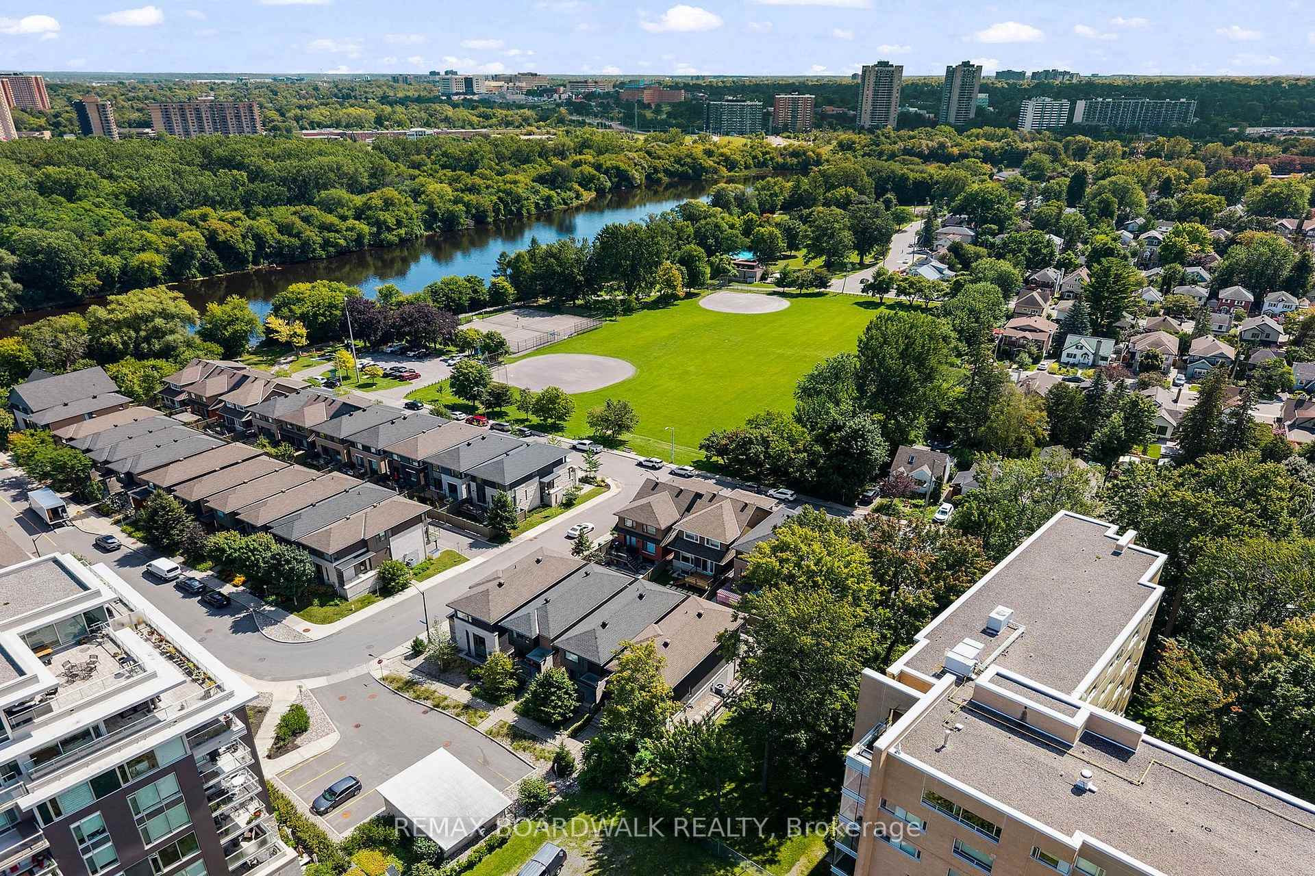 Photo 3 of 14 Philosopher Private, Ottawa, Ottawa East — HOMEH