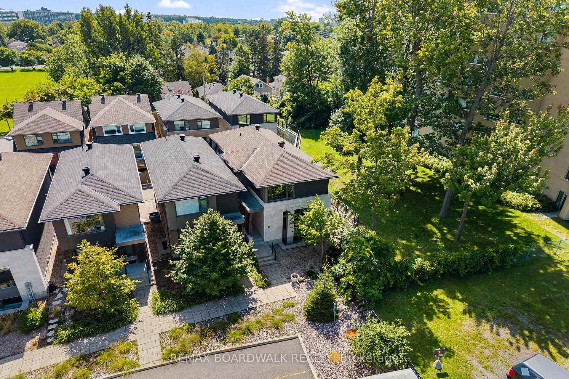 Photo 5 of 14 Philosopher Private, Ottawa, Ottawa East — HOMEH