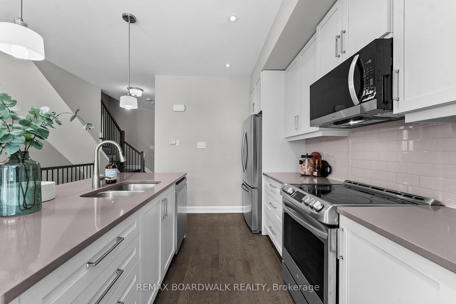 Photo 24 of 14 Philosopher Private, Ottawa, Ottawa East — HOMEH