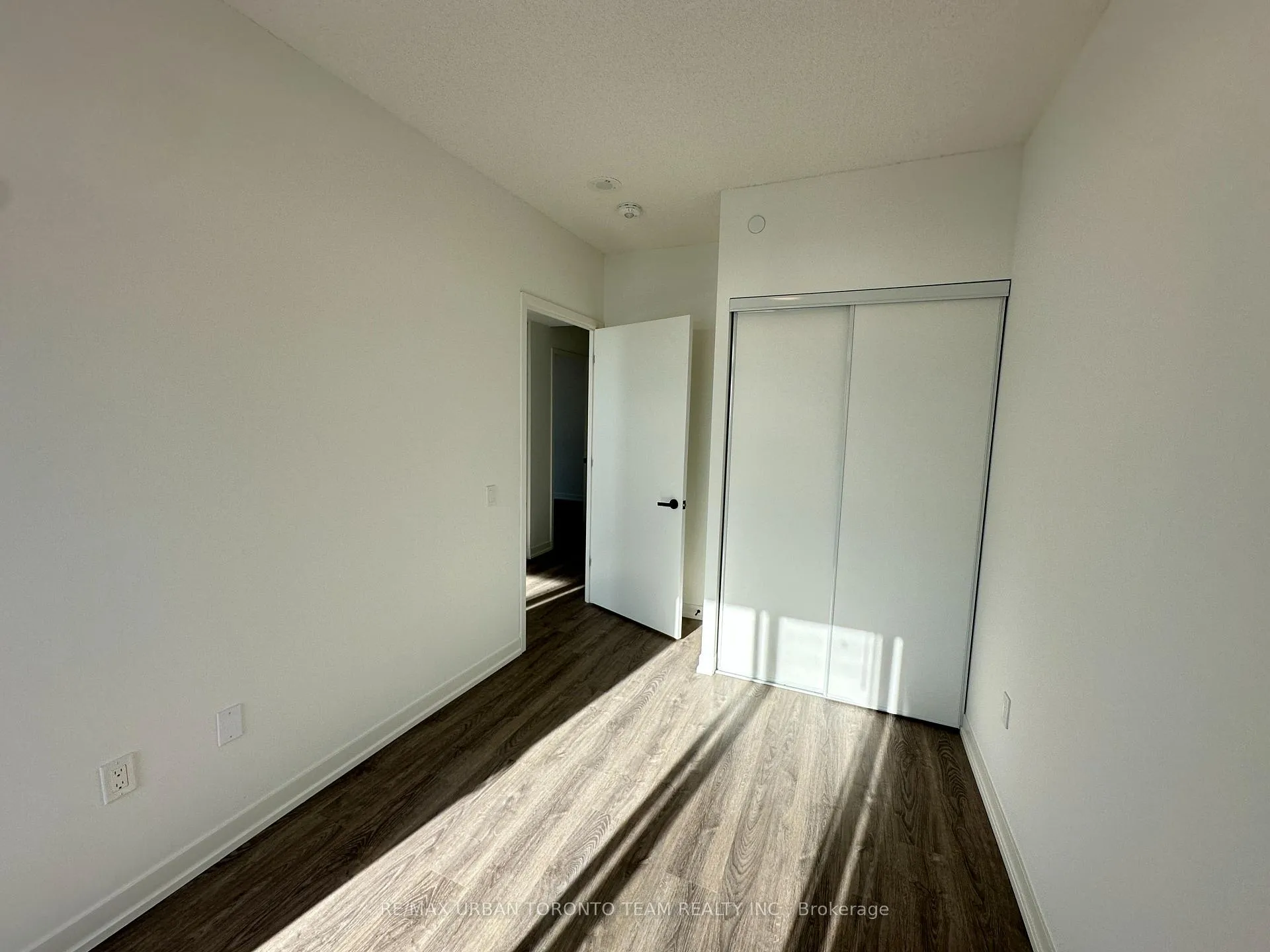 Photo 11 of Unit 1212, 8 Interchange Way, Vaughan, Vaughan Corporate Centre — HOMEH