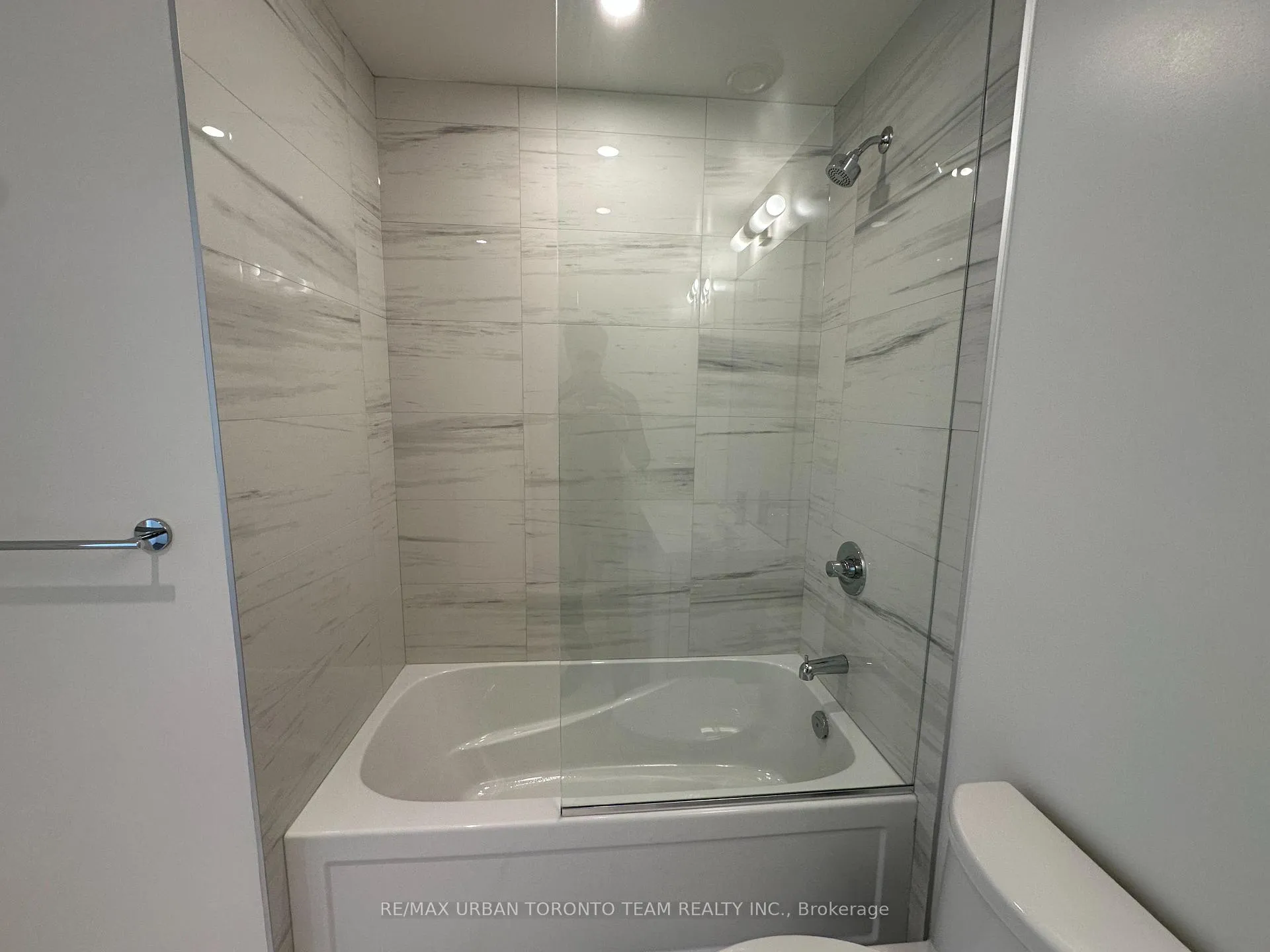 Photo 15 of Unit 1212, 8 Interchange Way, Vaughan, Vaughan Corporate Centre — HOMEH
