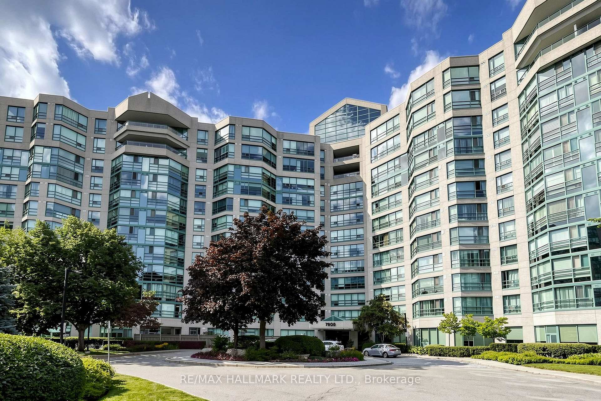 Front of Unit 1022, 7905 Bayview Avenue