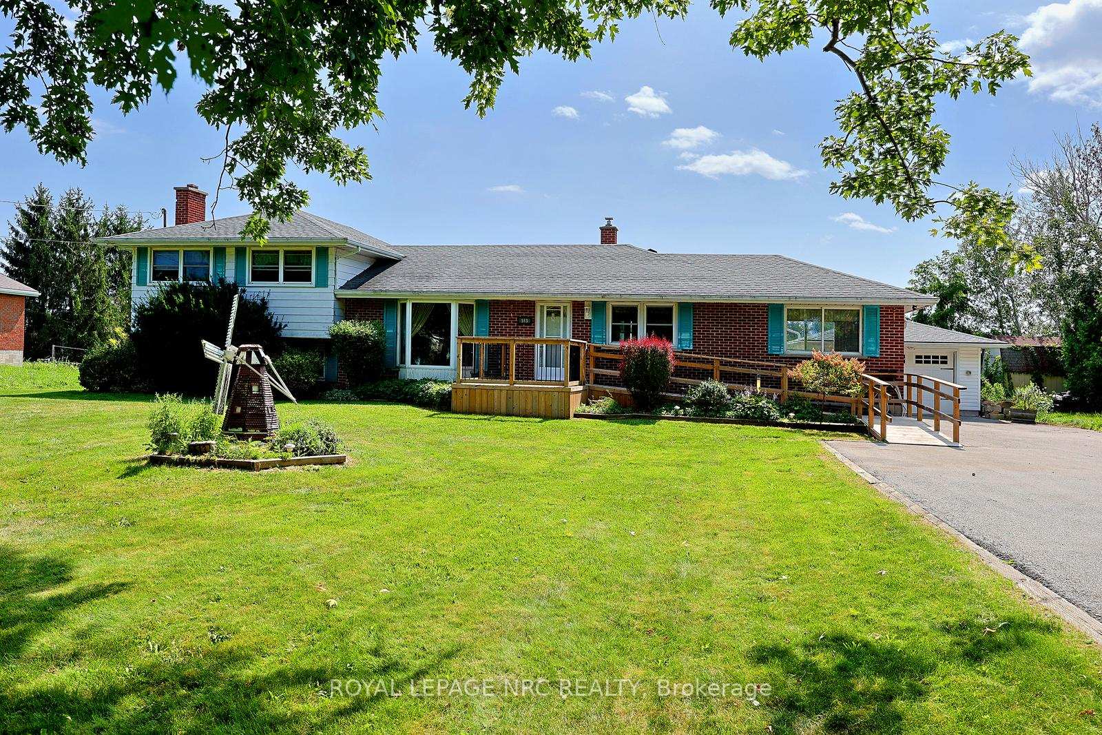 Photo 3 of 513 Ridge Road W, Grimsby, Grimsby Escarpment — HOMEH