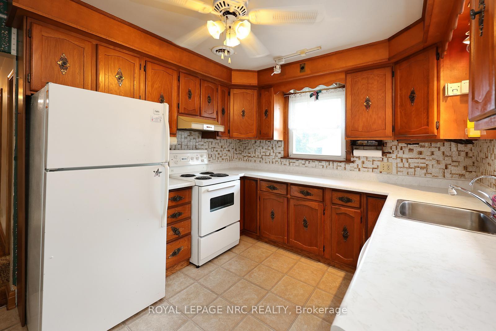 Photo 10 of 513 Ridge Road W, Grimsby, Grimsby Escarpment — HOMEH