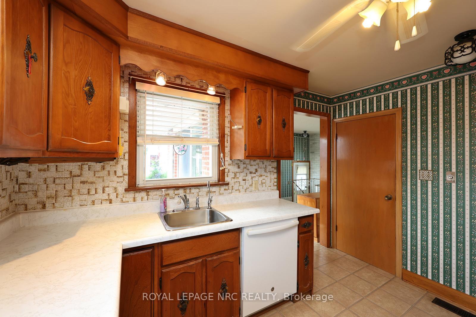 Photo 12 of 513 Ridge Road W, Grimsby, Grimsby Escarpment — HOMEH