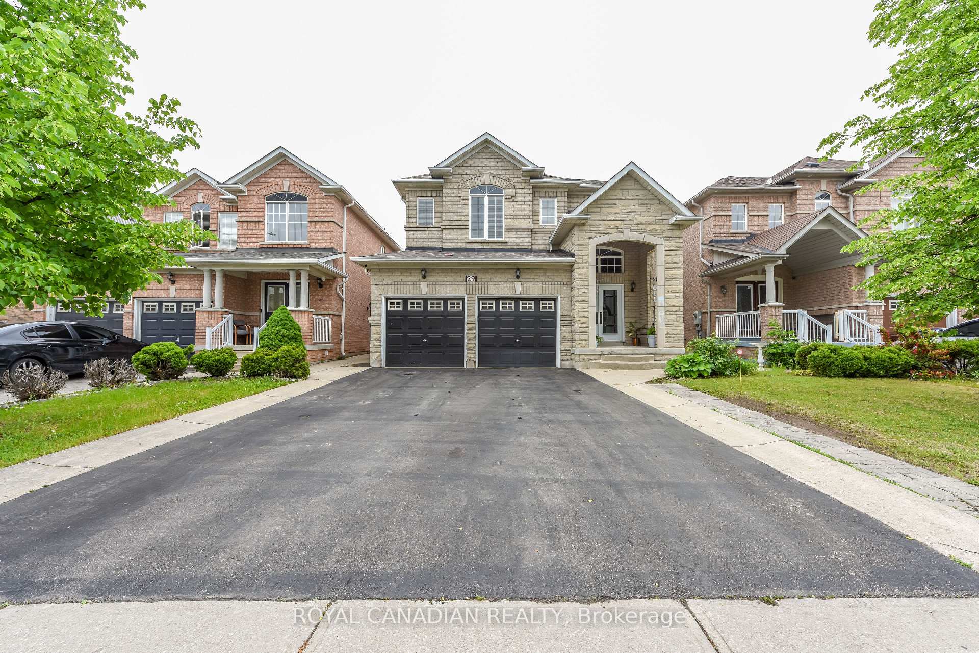 Photo 1 of 29 Dewside Drive, Brampton, Sandringham-Wellington — HOMEH