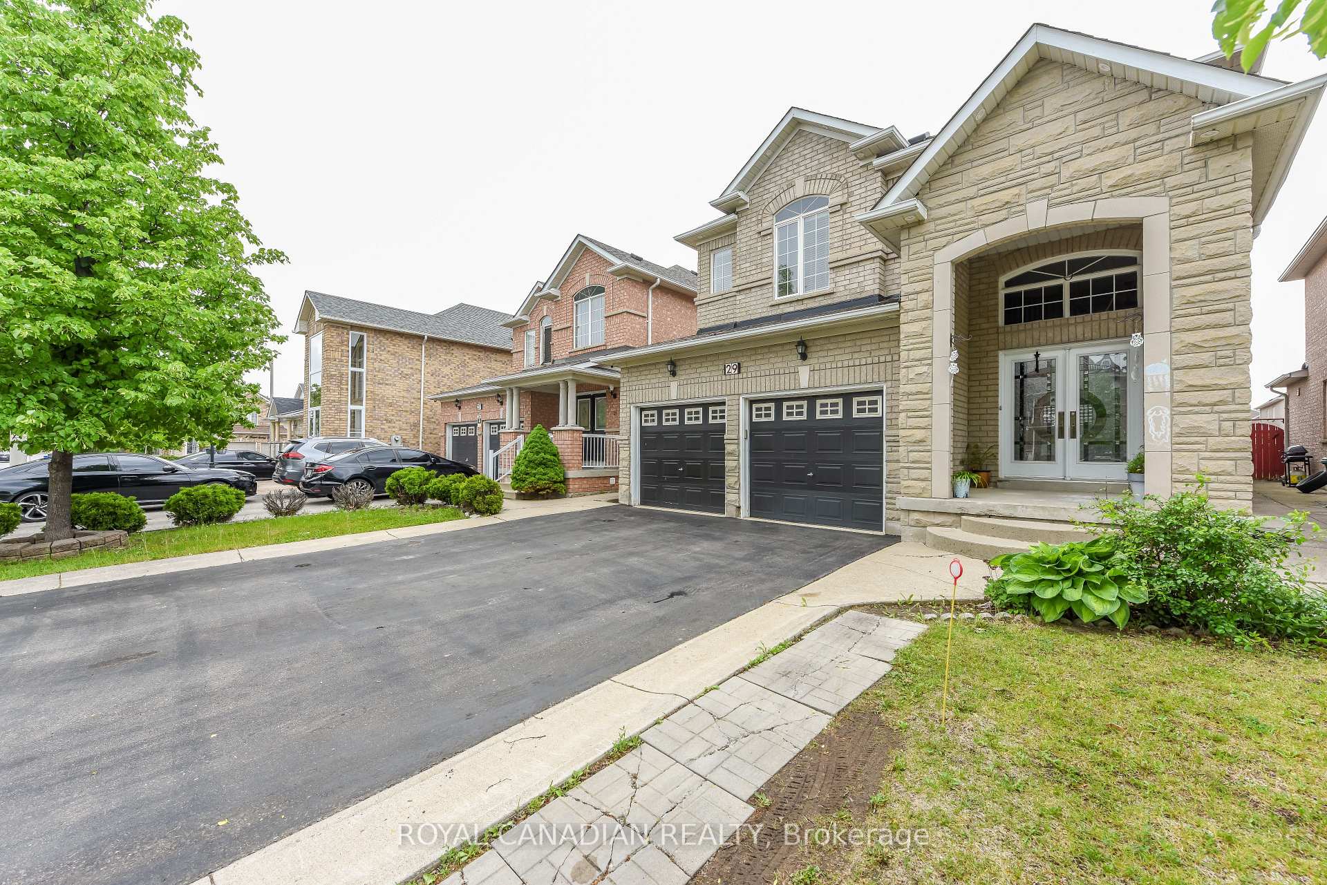 Photo 2 of 29 Dewside Drive, Brampton, Sandringham-Wellington — HOMEH