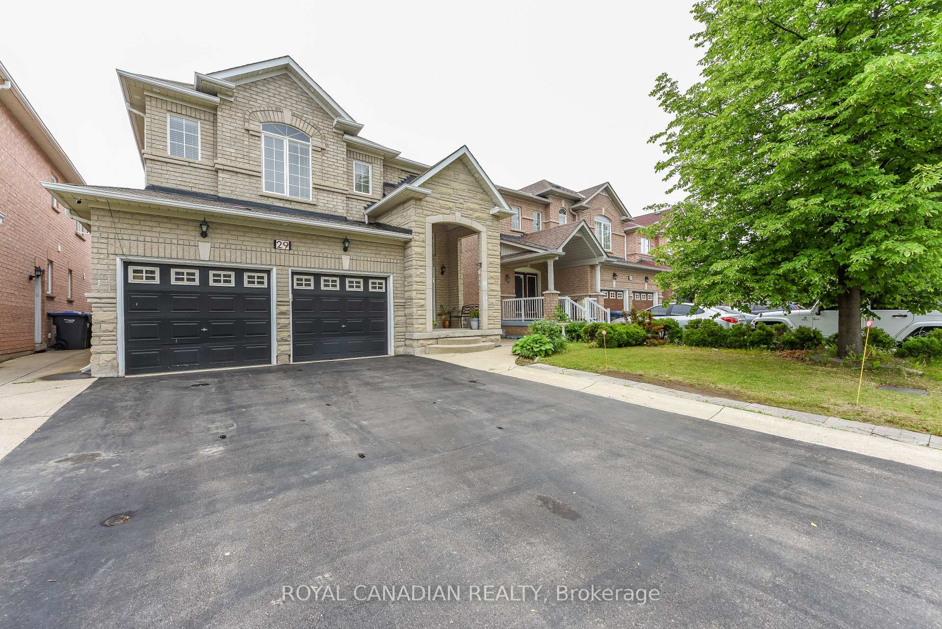 Photo 3 of 29 Dewside Drive, Brampton, Sandringham-Wellington — HOMEH