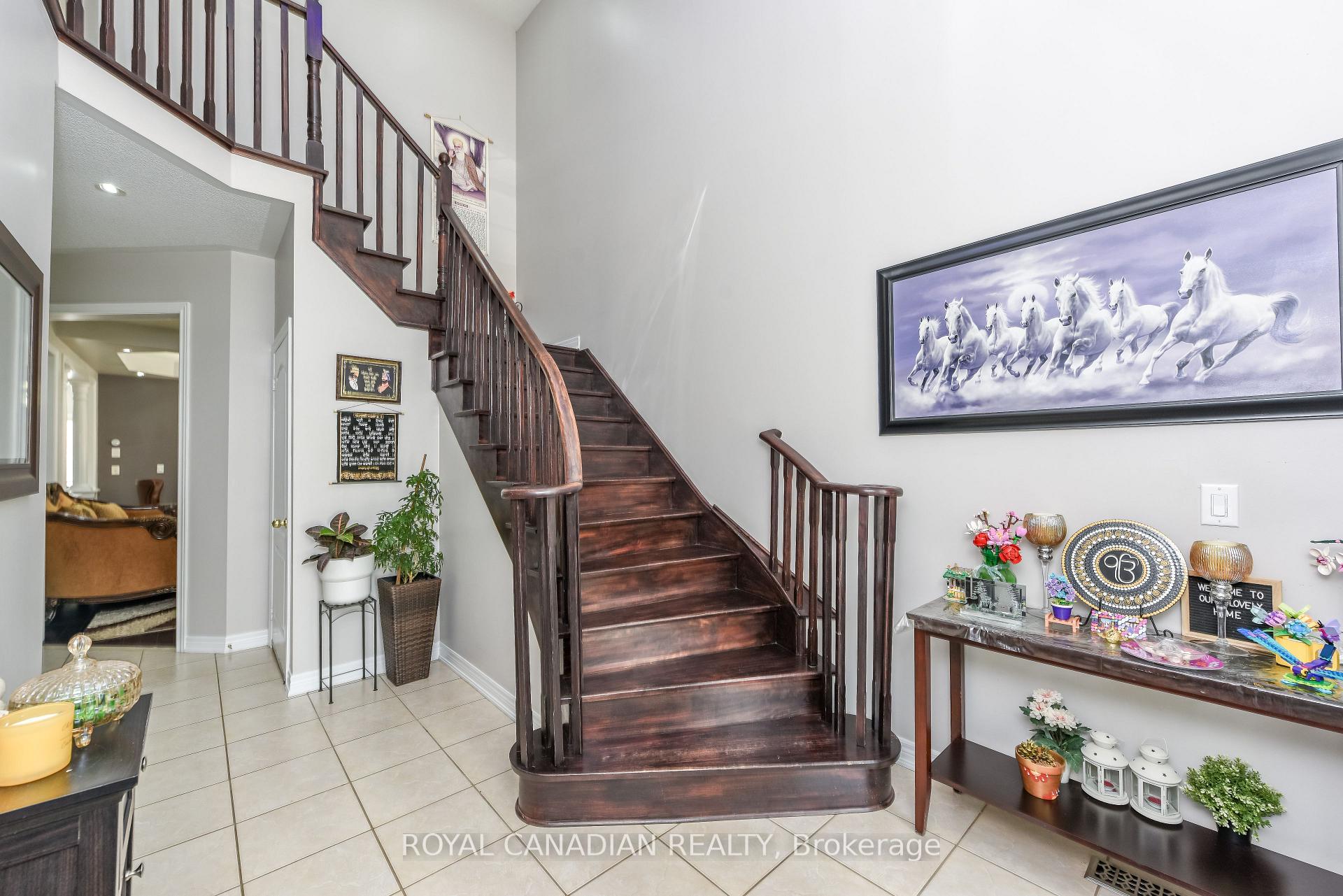 Photo 6 of 29 Dewside Drive, Brampton, Sandringham-Wellington — HOMEH