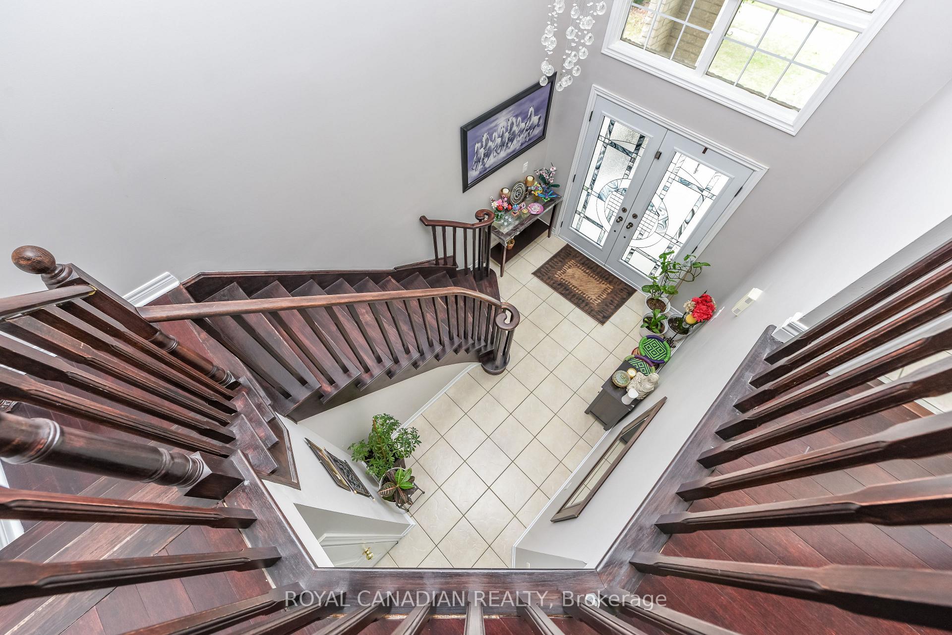 Photo 7 of 29 Dewside Drive, Brampton, Sandringham-Wellington — HOMEH