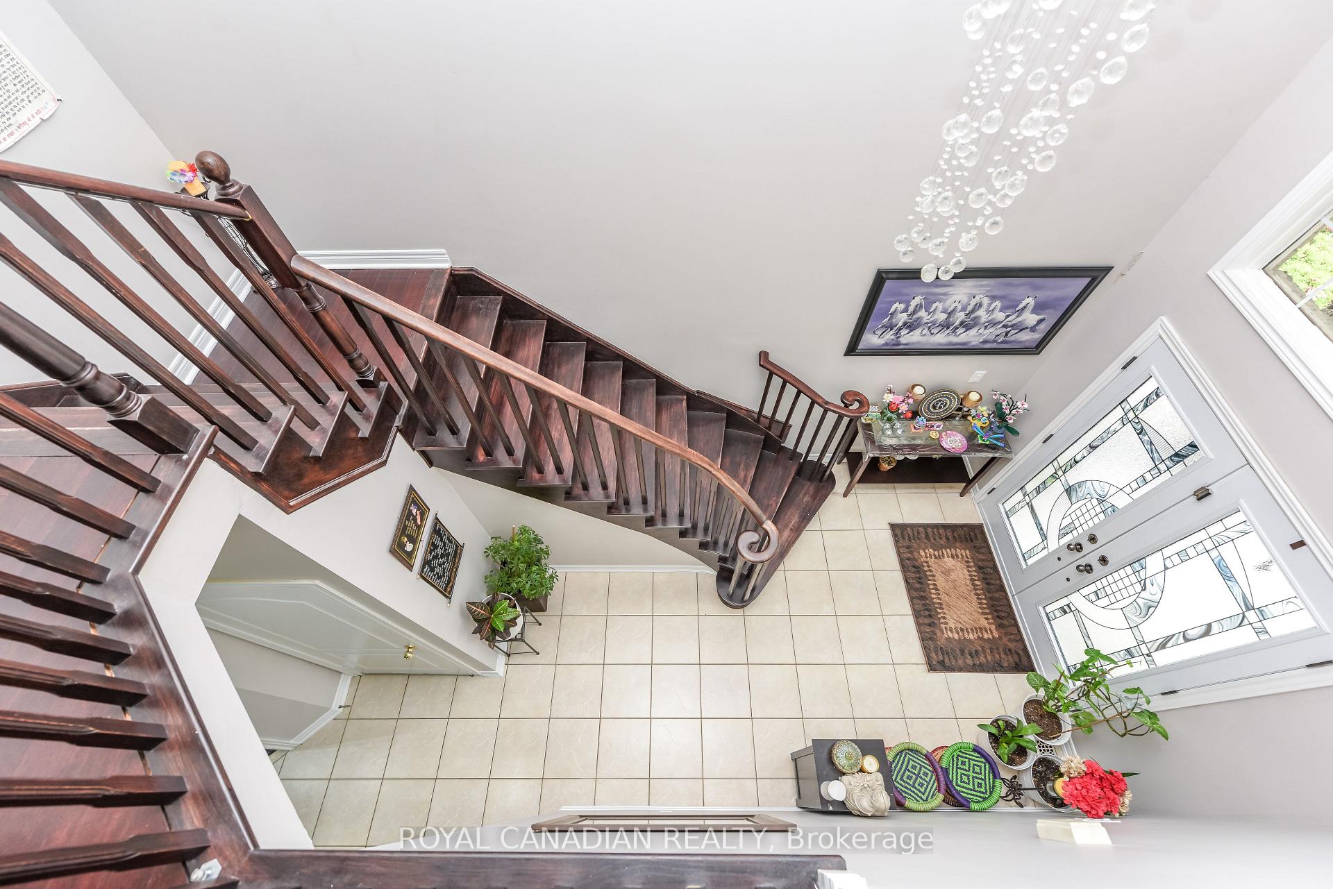 Photo 8 of 29 Dewside Drive, Brampton, Sandringham-Wellington — HOMEH