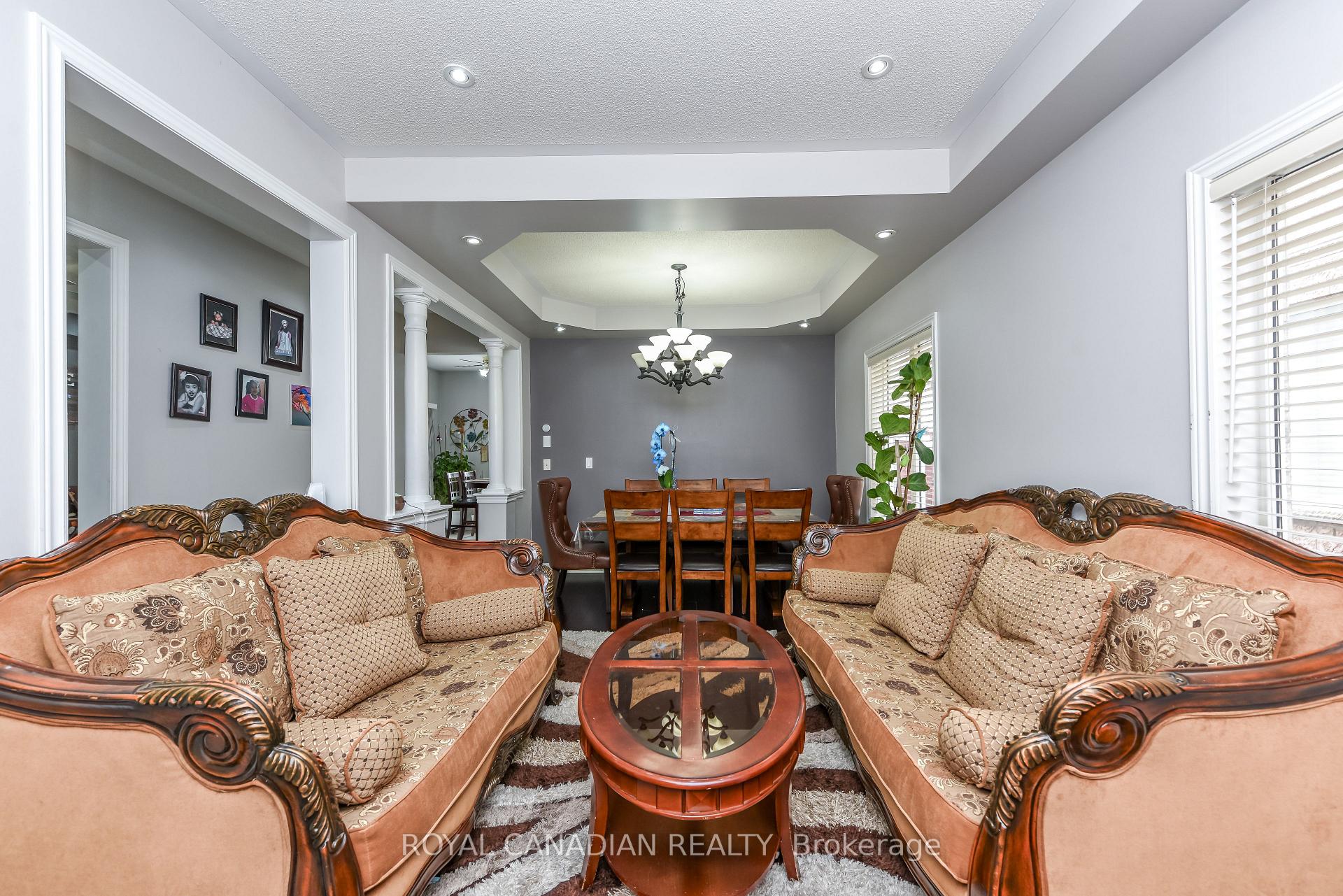 Photo 9 of 29 Dewside Drive, Brampton, Sandringham-Wellington — HOMEH