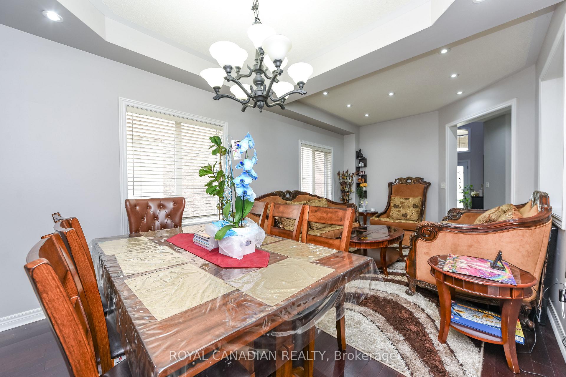 Photo 10 of 29 Dewside Drive, Brampton, Sandringham-Wellington — HOMEH