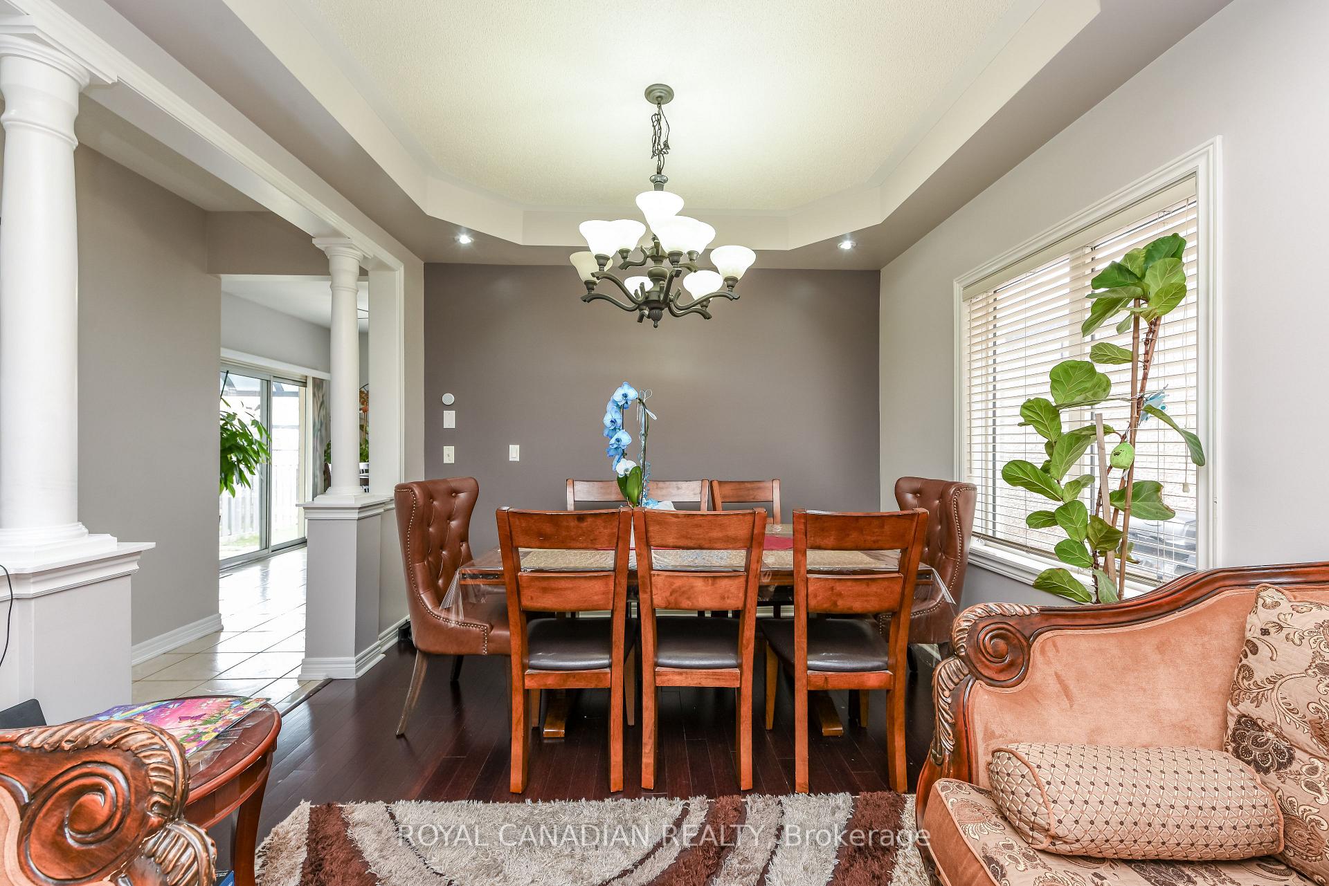 Photo 11 of 29 Dewside Drive, Brampton, Sandringham-Wellington — HOMEH