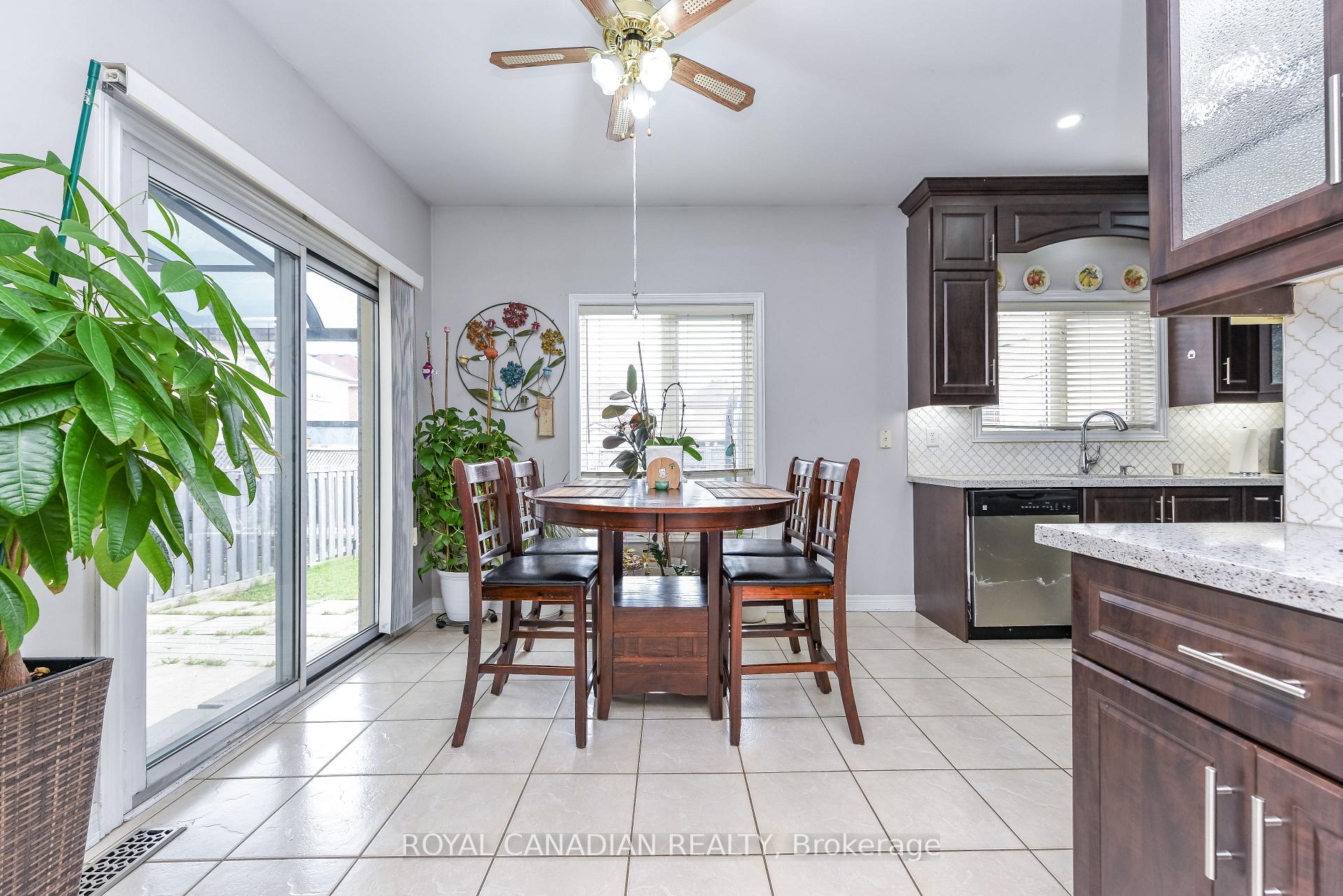 Photo 15 of 29 Dewside Drive, Brampton, Sandringham-Wellington — HOMEH