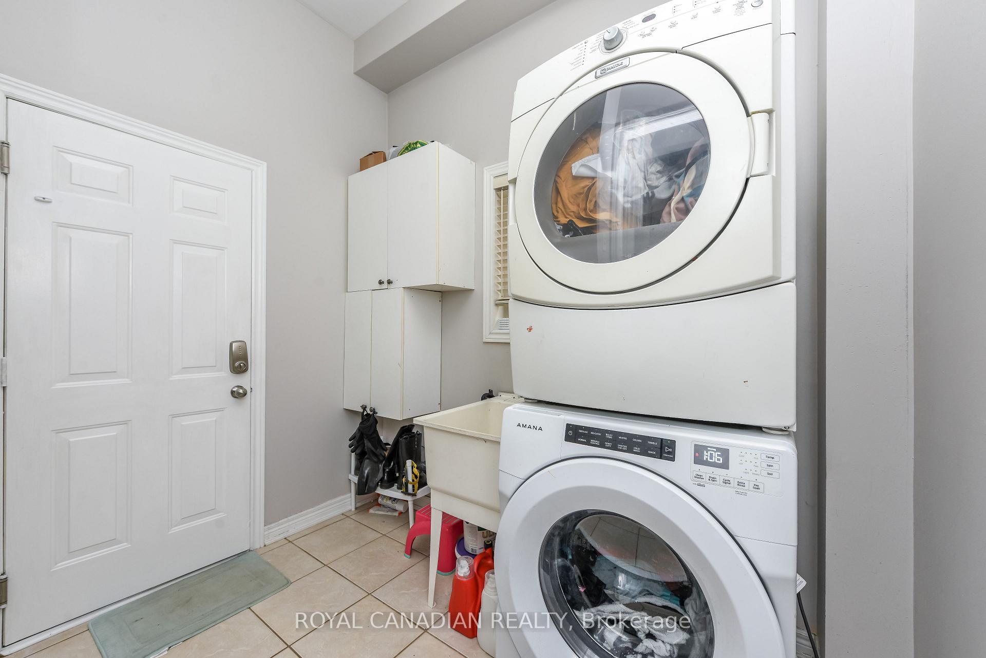 Photo 18 of 29 Dewside Drive, Brampton, Sandringham-Wellington — HOMEH