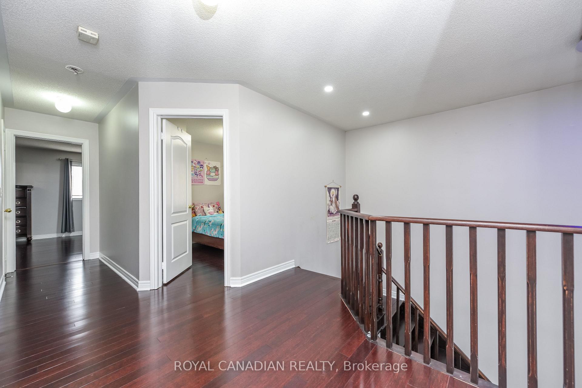 Photo 19 of 29 Dewside Drive, Brampton, Sandringham-Wellington — HOMEH