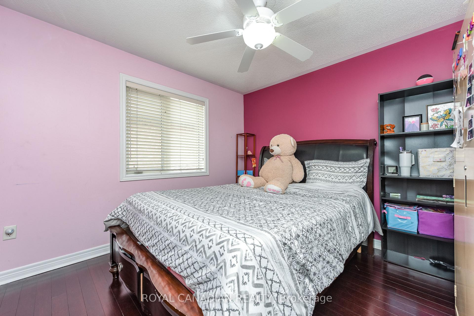 Photo 23 of 29 Dewside Drive, Brampton, Sandringham-Wellington — HOMEH