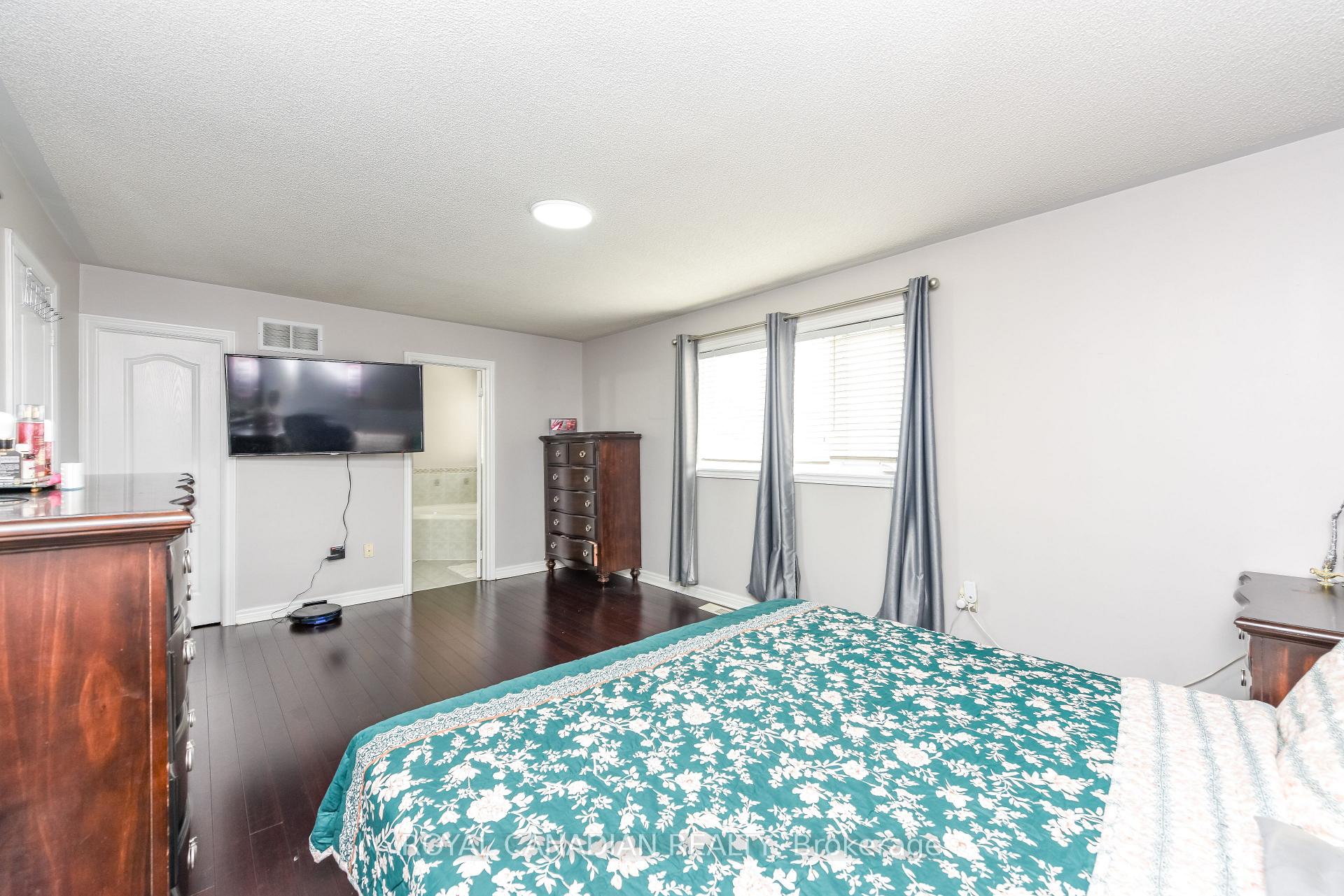 Photo 26 of 29 Dewside Drive, Brampton, Sandringham-Wellington — HOMEH