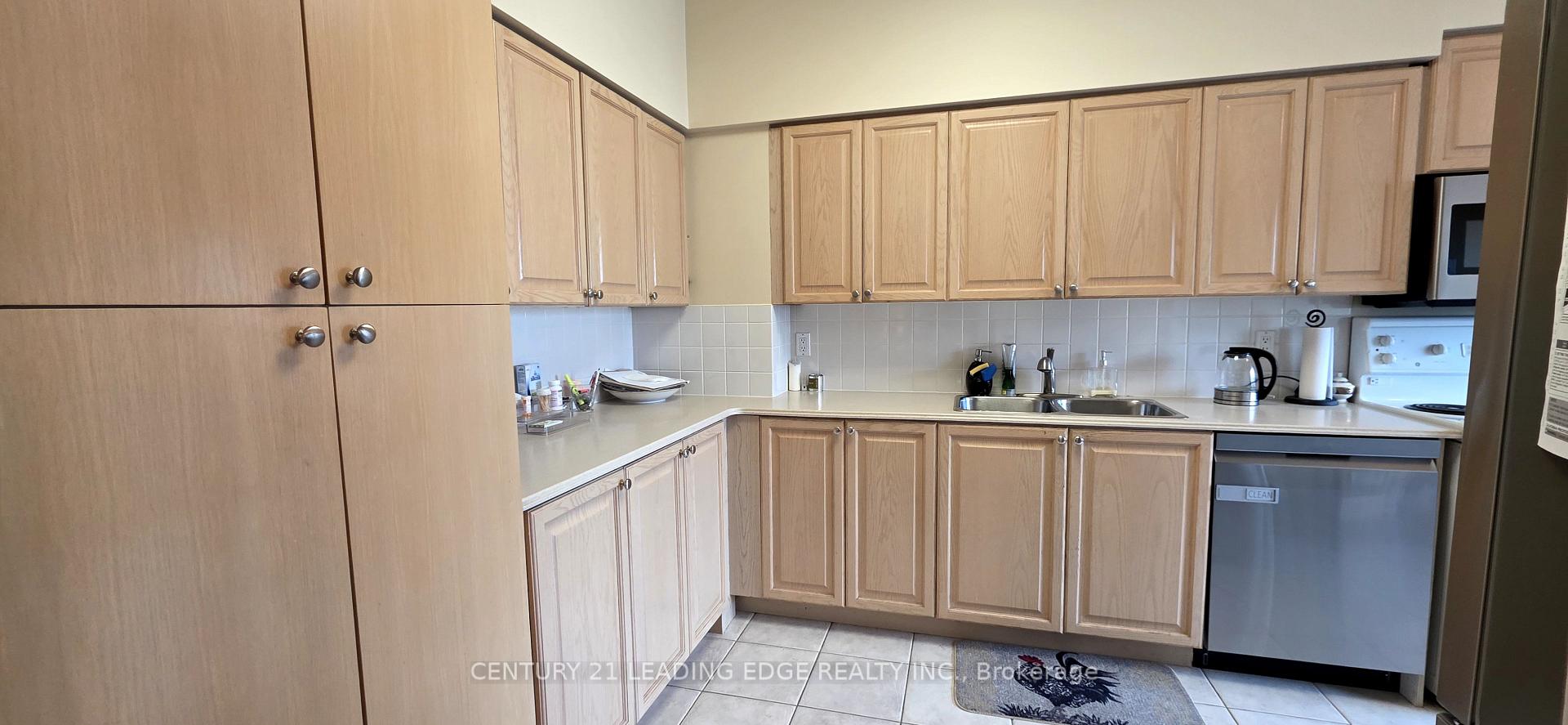 Photo 11 of Unit Ph203, 33 Empress Avenue, North York, Willowdale East — HOMEH
