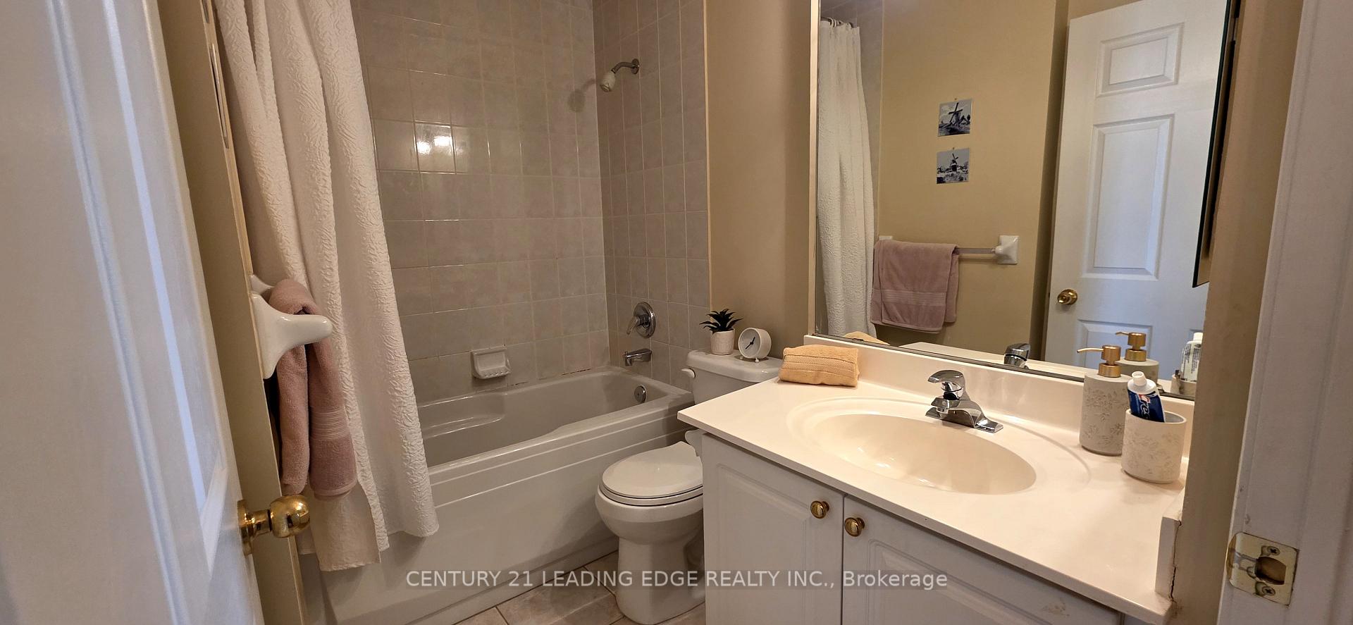 Photo 18 of Unit Ph203, 33 Empress Avenue, North York, Willowdale East — HOMEH