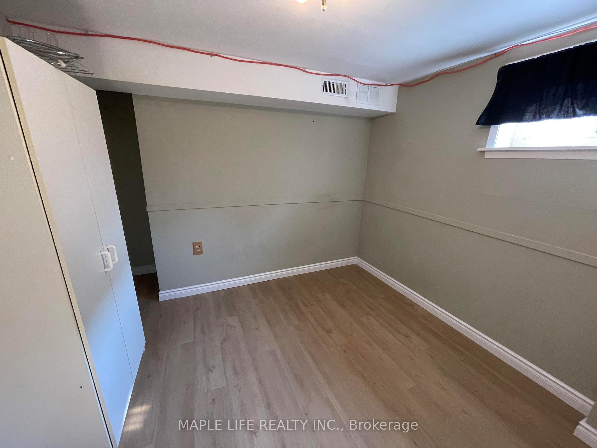 Photo 3 of 886bsmt Srigley Street, Newmarket, Gorham-College Manor — HOMEH
