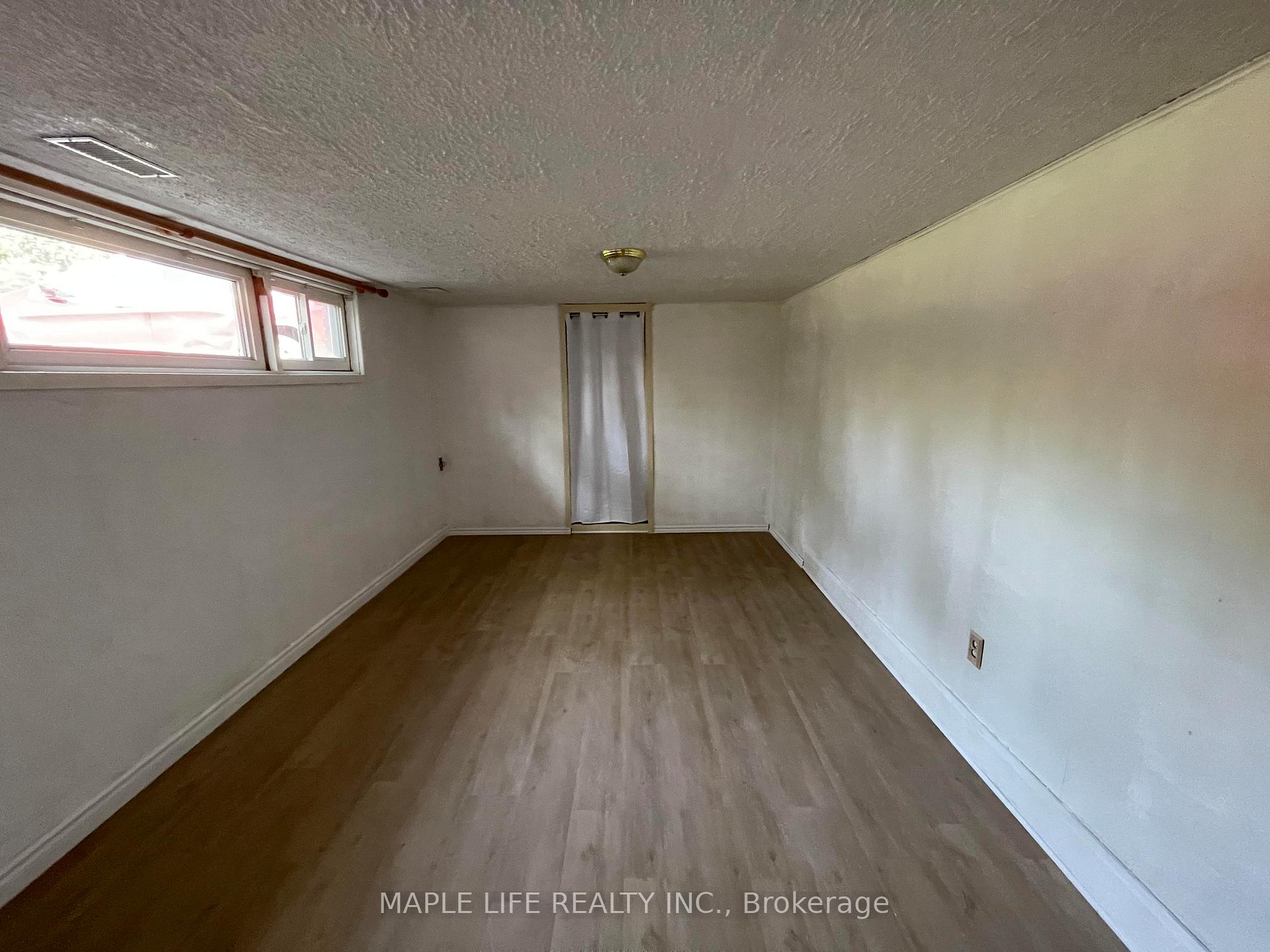 Photo 5 of 886bsmt Srigley Street, Newmarket, Gorham-College Manor — HOMEH