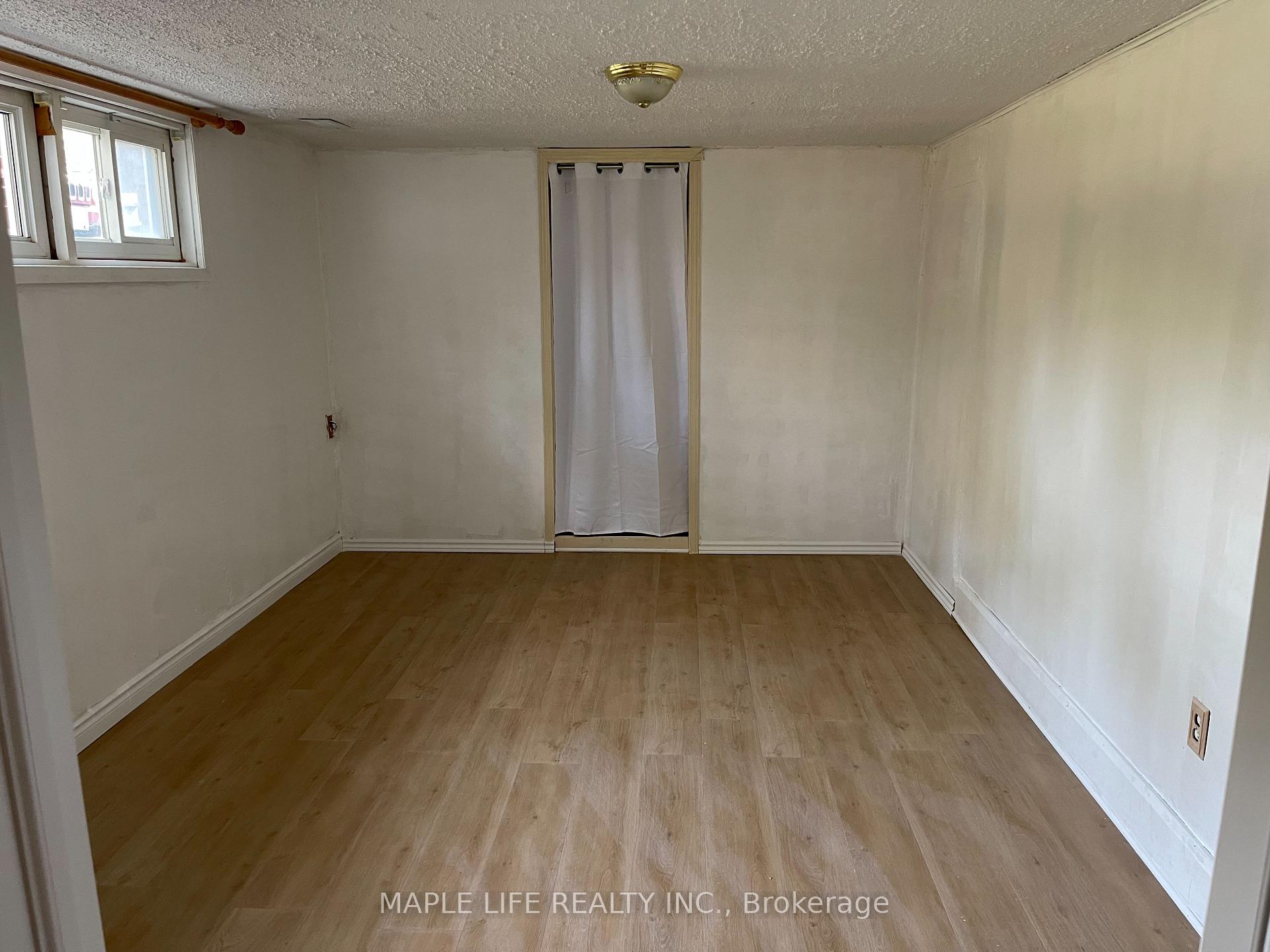 Photo 14 of 886bsmt Srigley Street, Newmarket, Gorham-College Manor — HOMEH