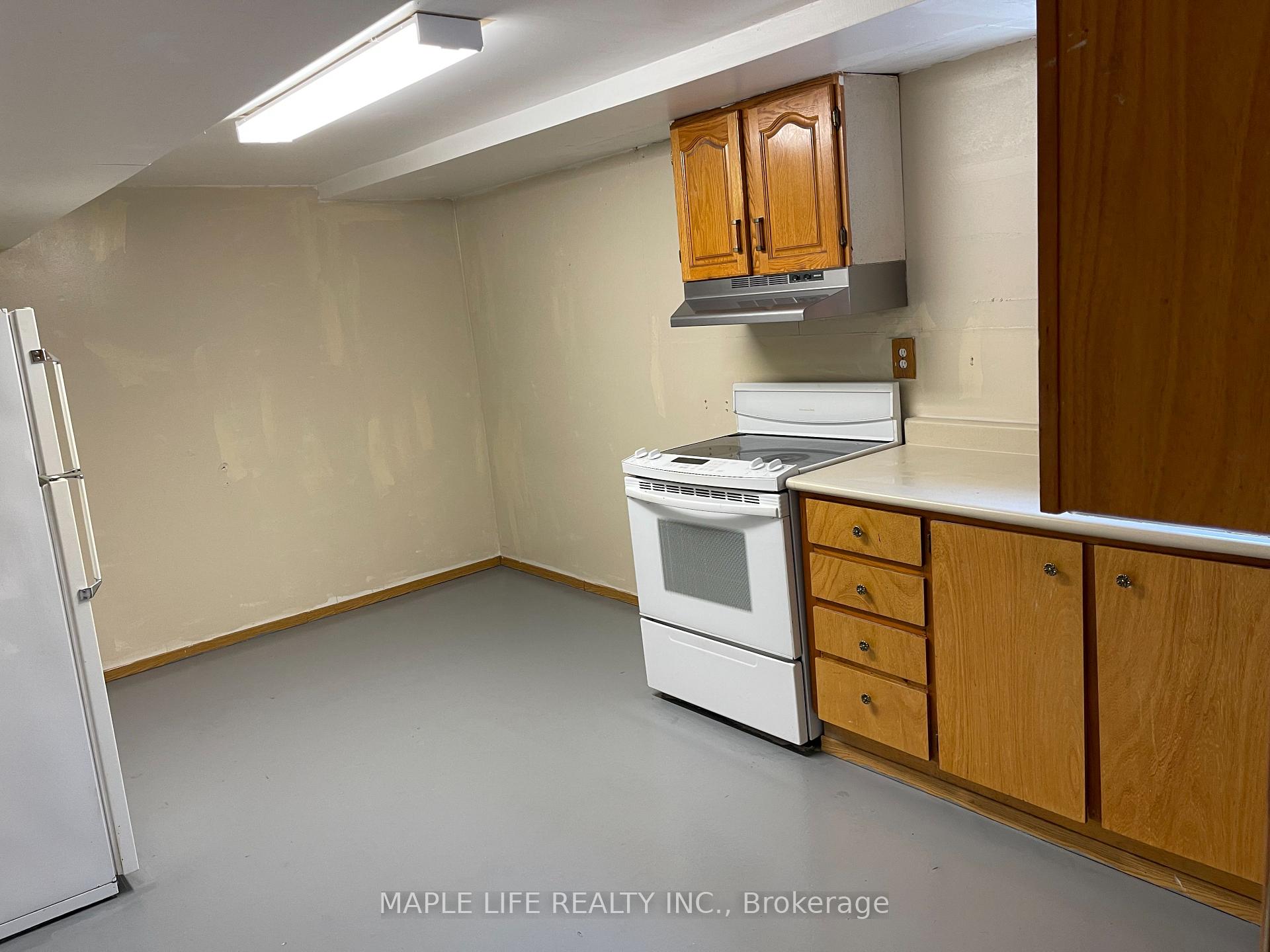 Photo 16 of 886bsmt Srigley Street, Newmarket, Gorham-College Manor — HOMEH